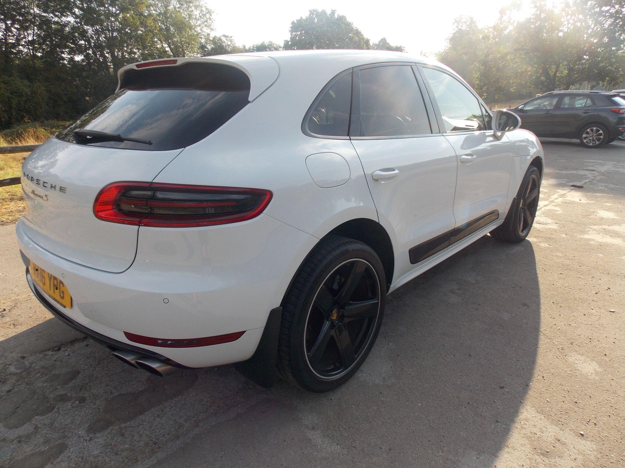 Porsche Macan view 33