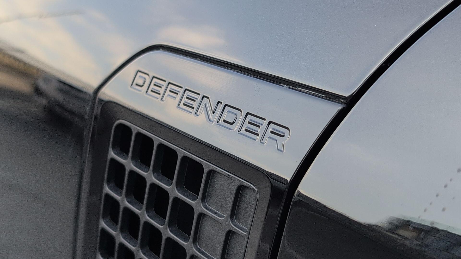 Land Rover Defender view 25