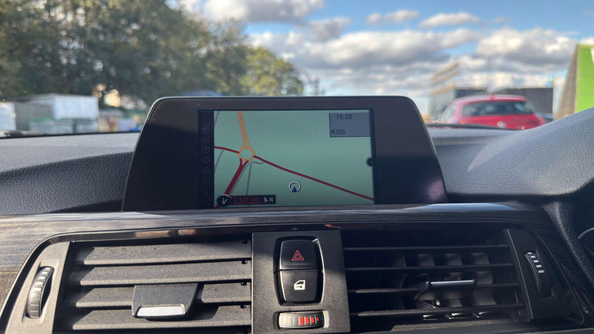 BMW 3 Series view 28