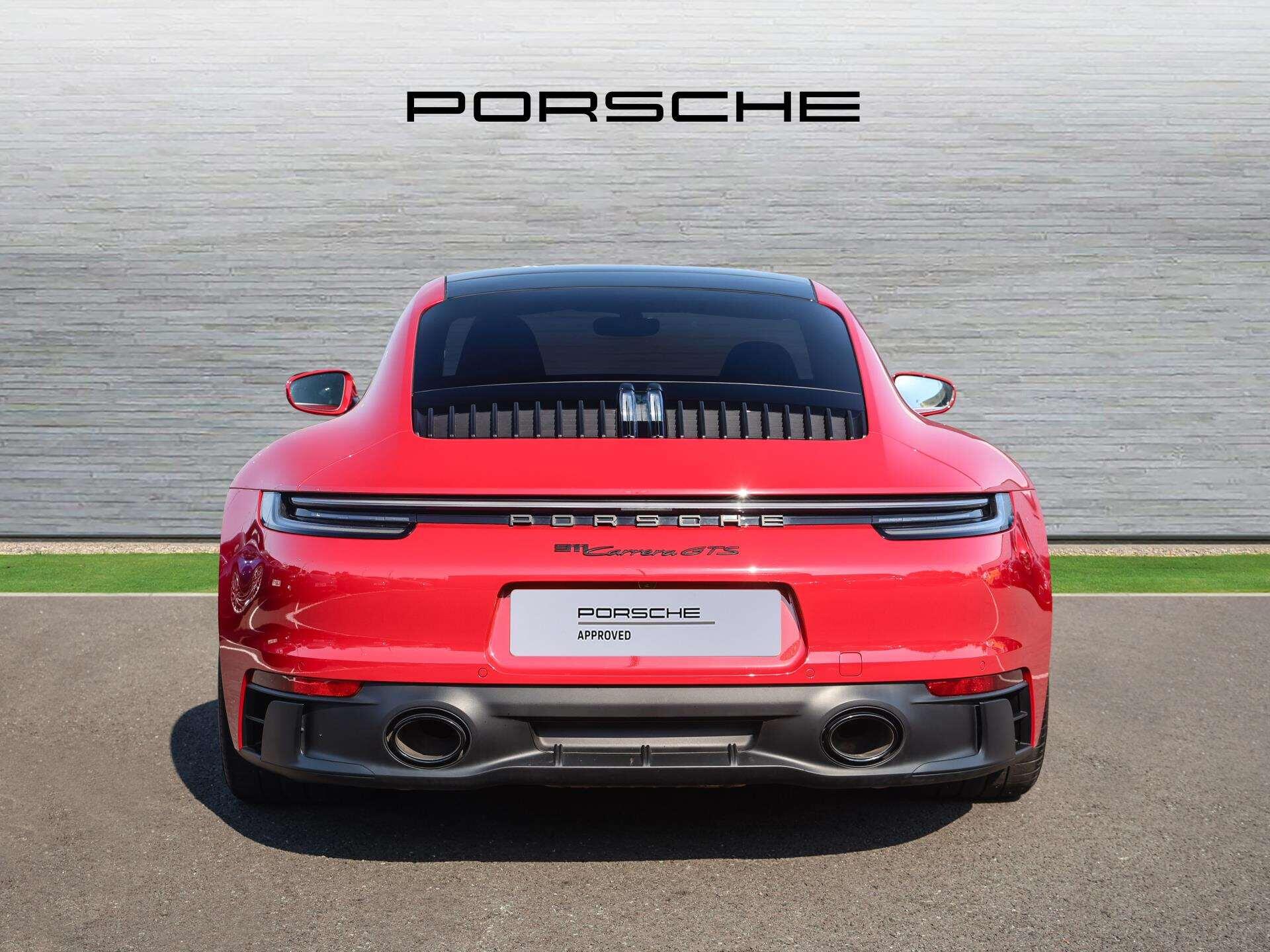 Porsche 911 view 9