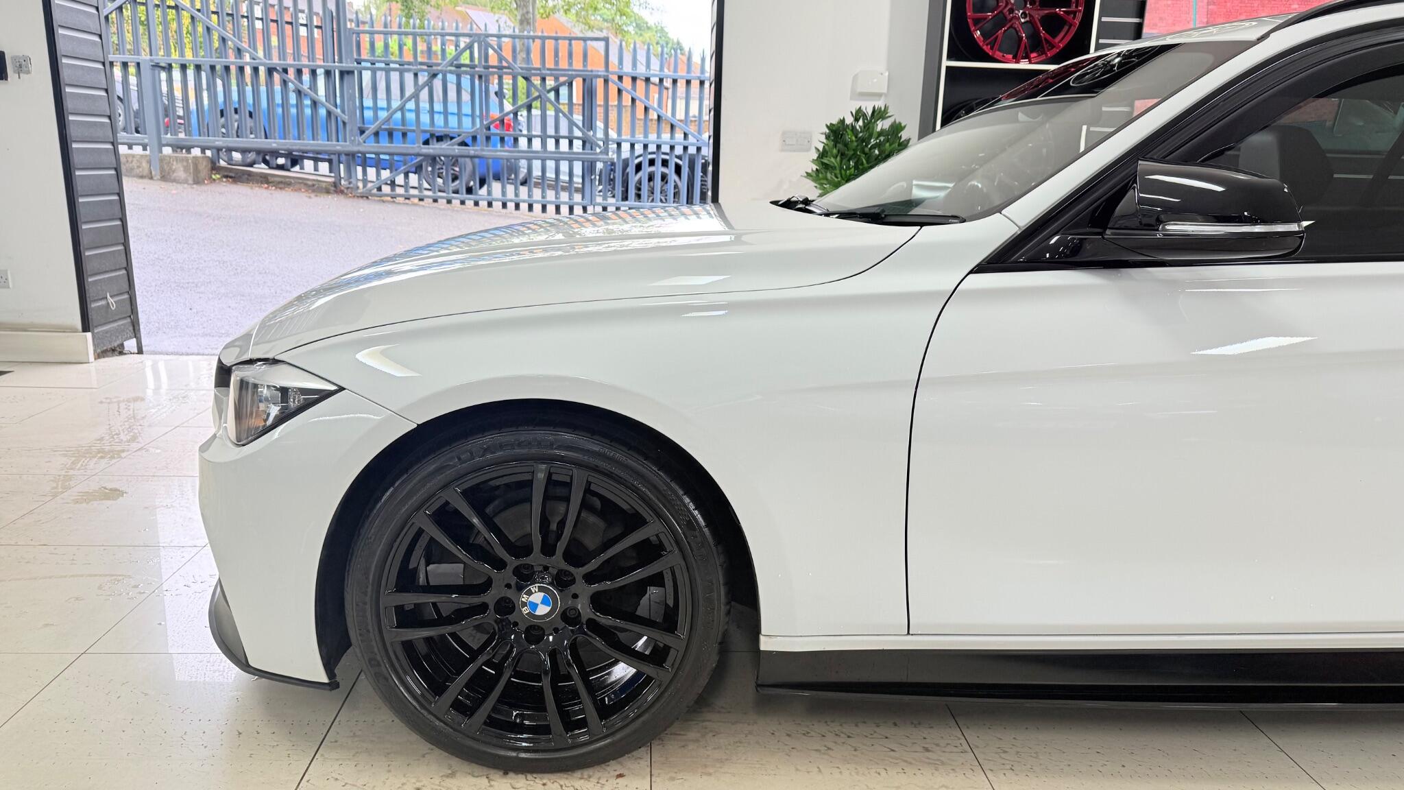 BMW 3 Series view 32