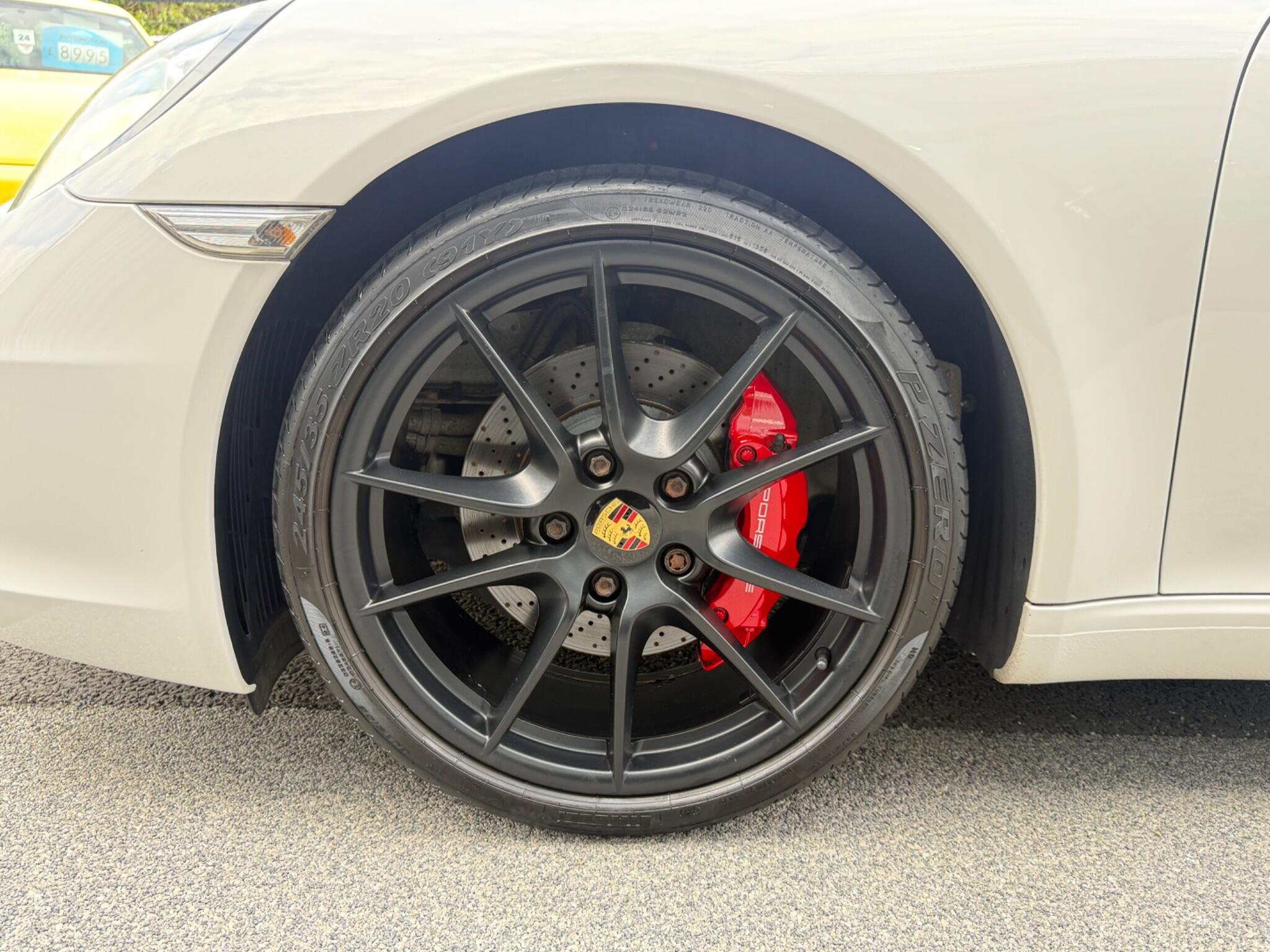 Porsche 911 view 16
