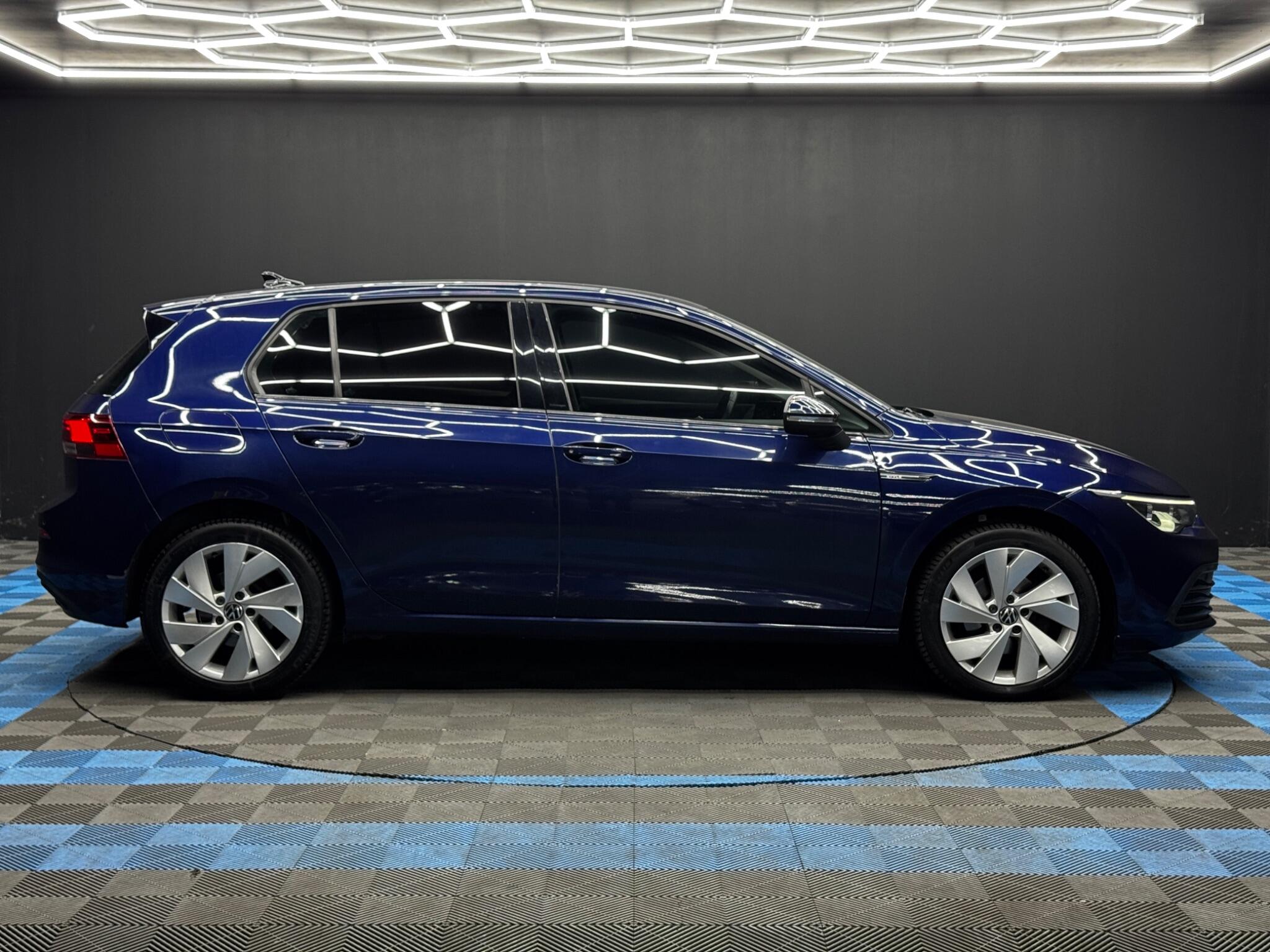Volkswagen Golf view 4