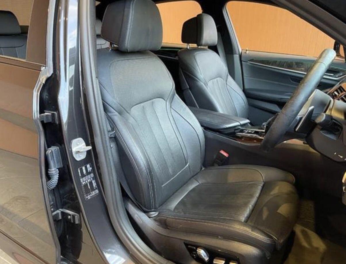 BMW 5 Series view 9