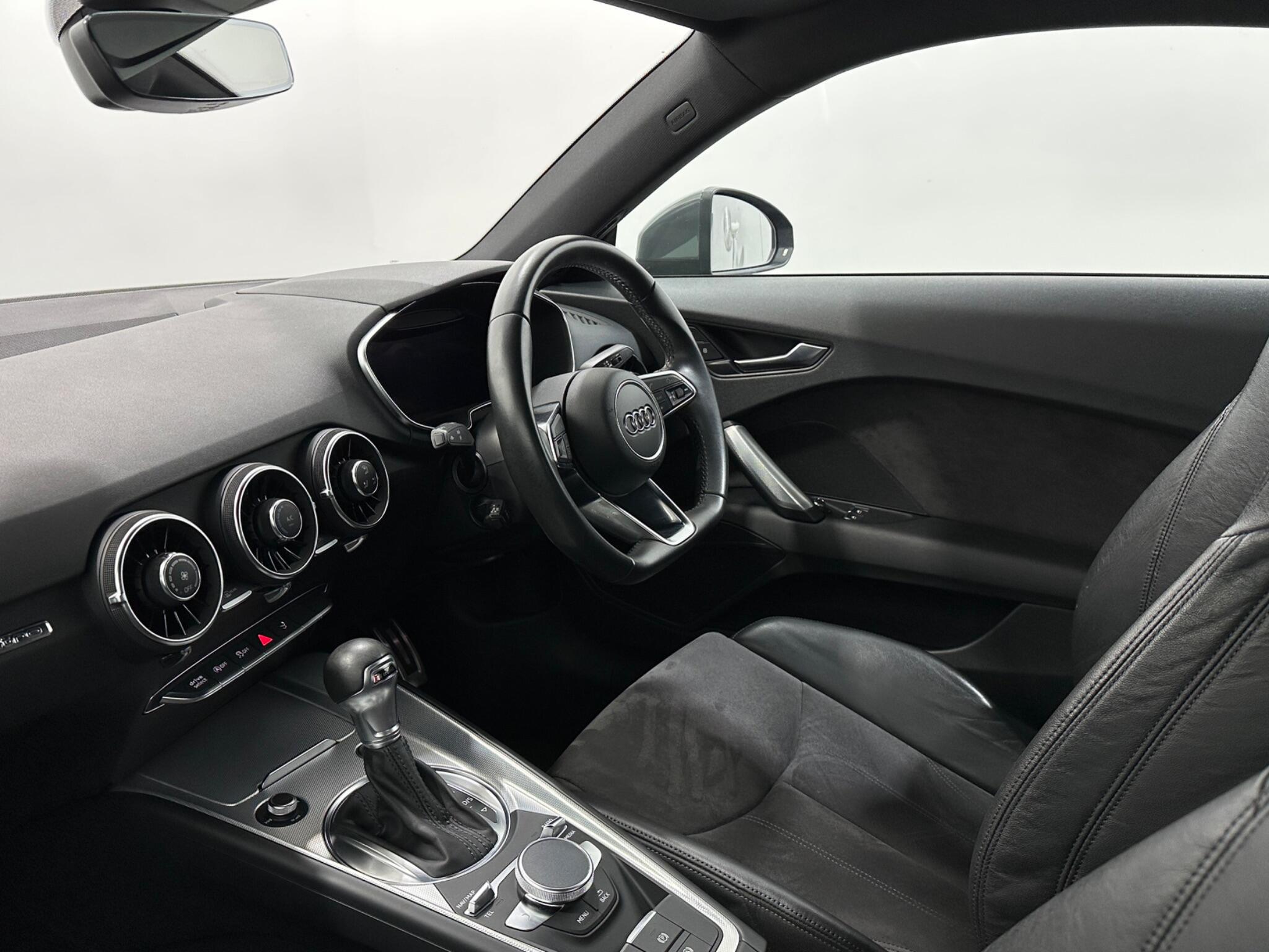 Audi TT view 30