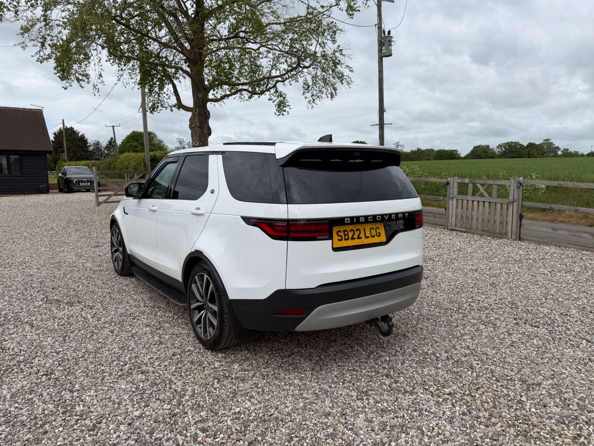 Land Rover Discovery view 3