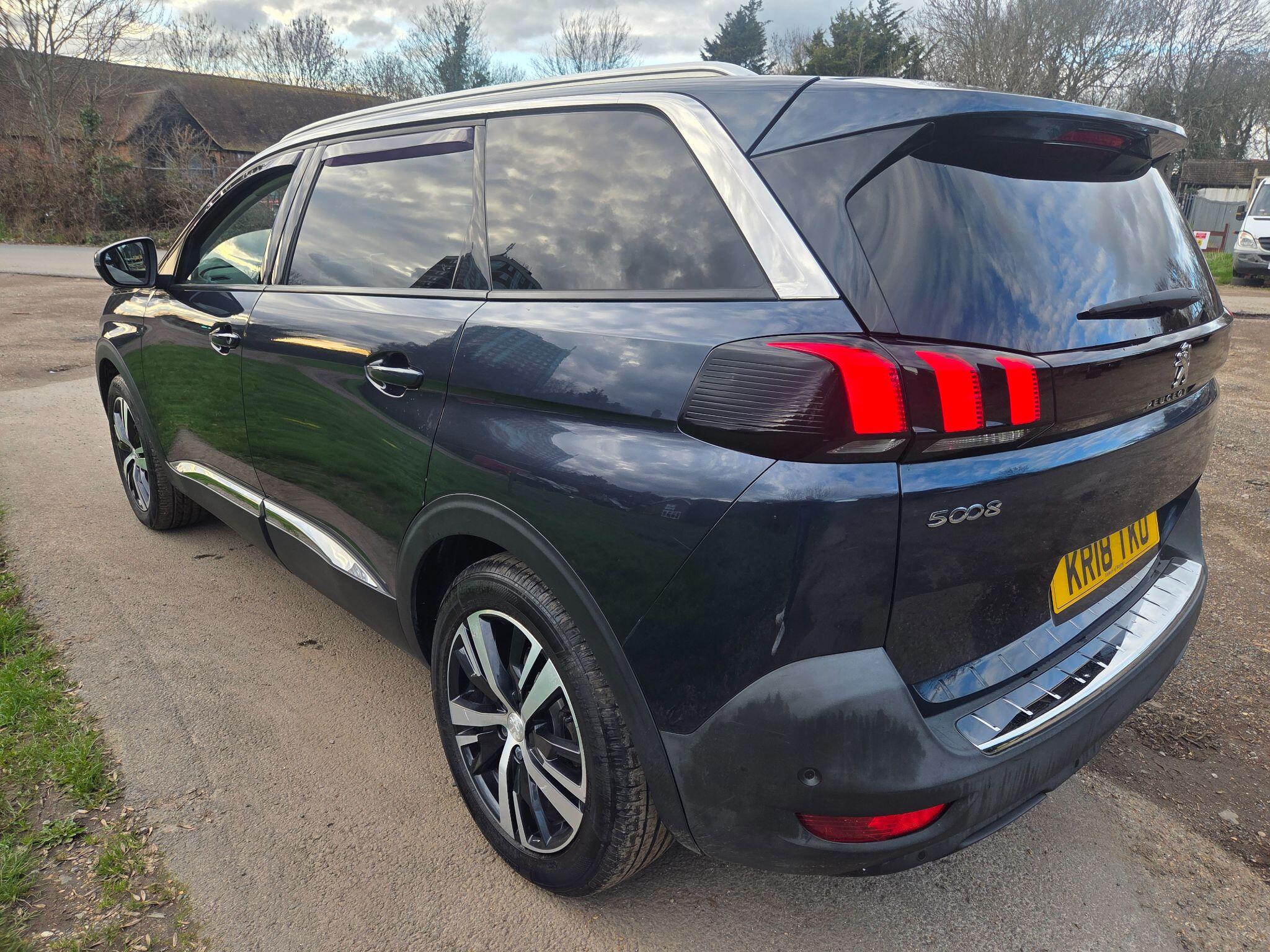 Peugeot 5008 view 4