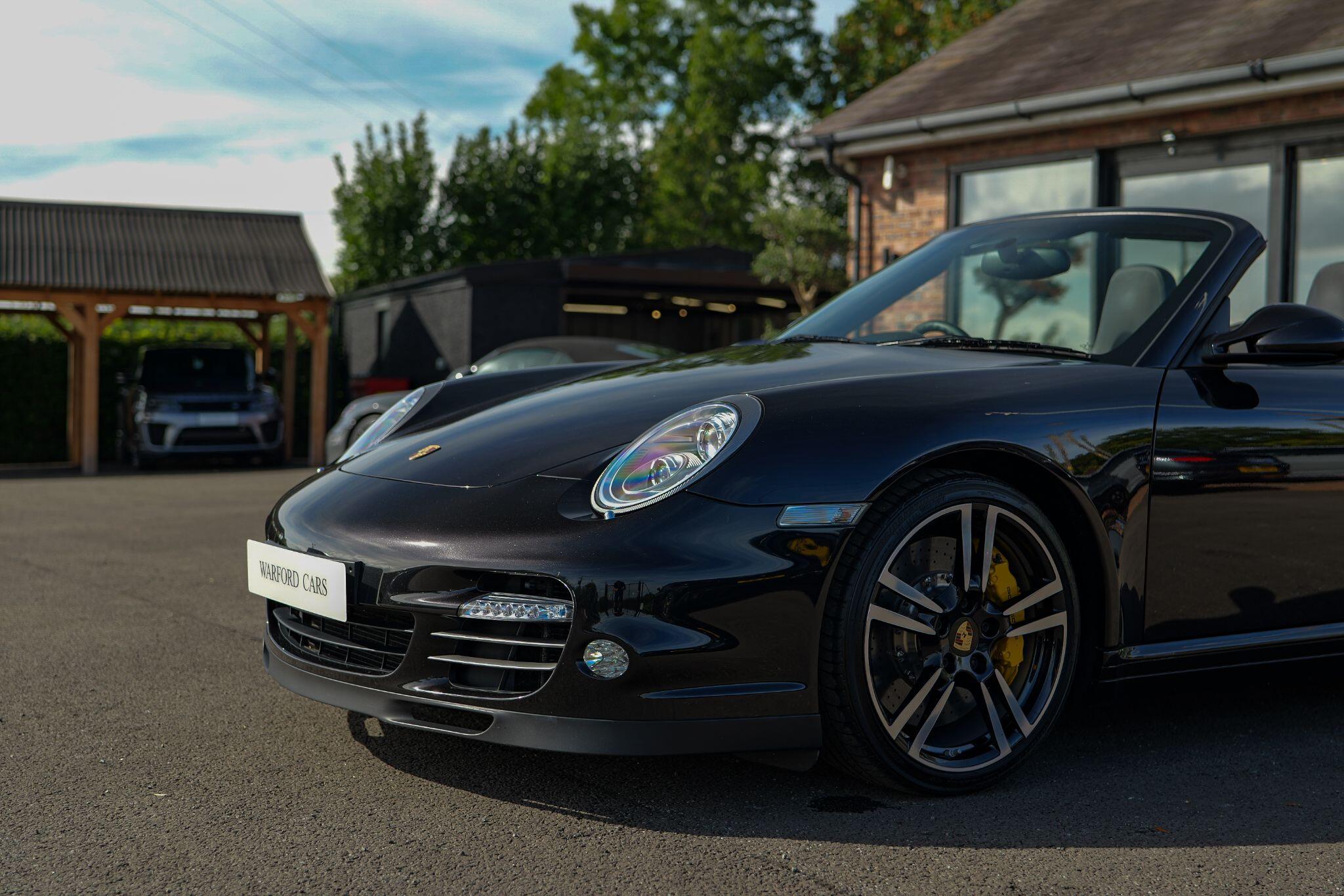 Porsche 911 view 7