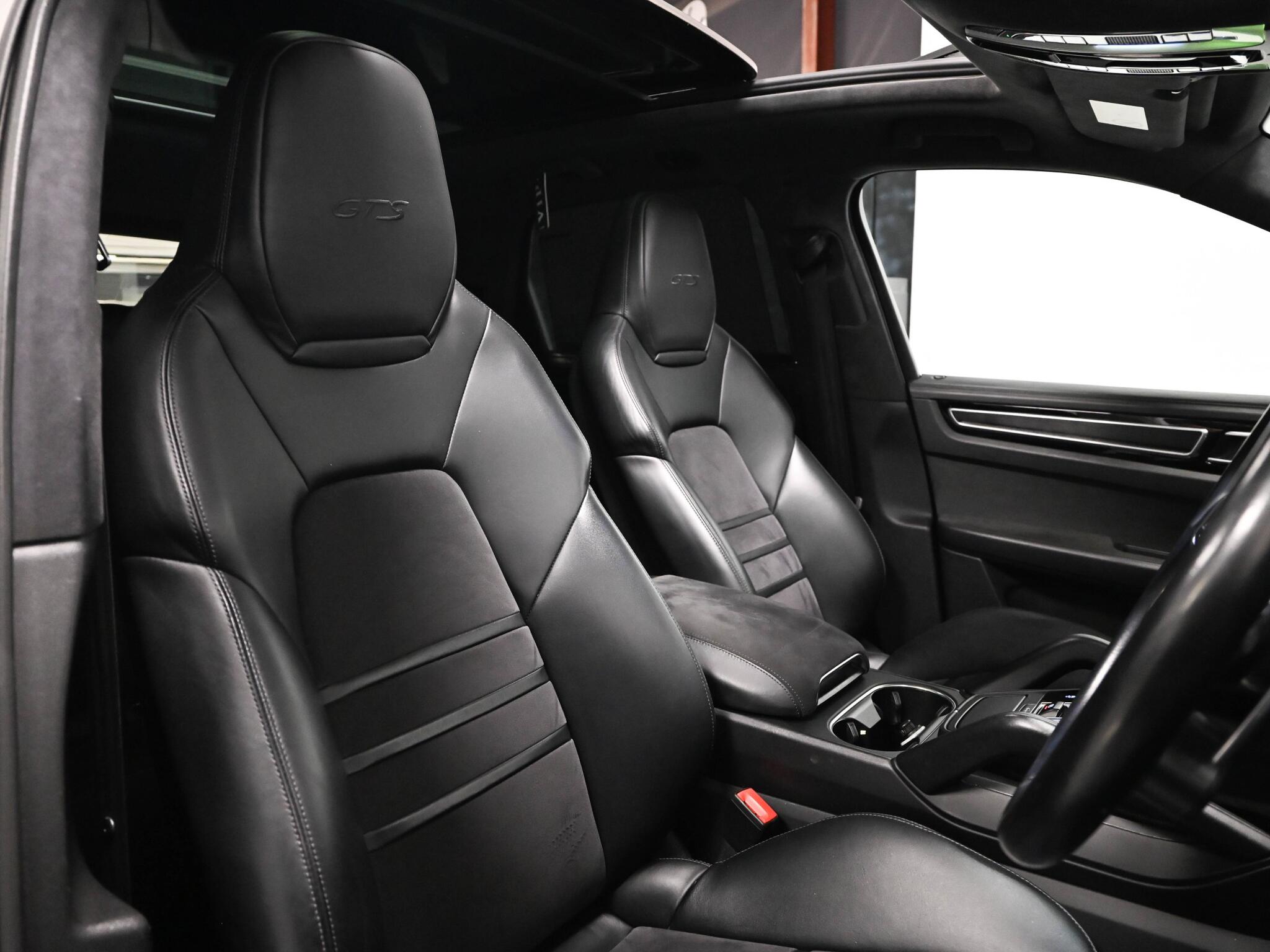 Porsche Cayenne view 47