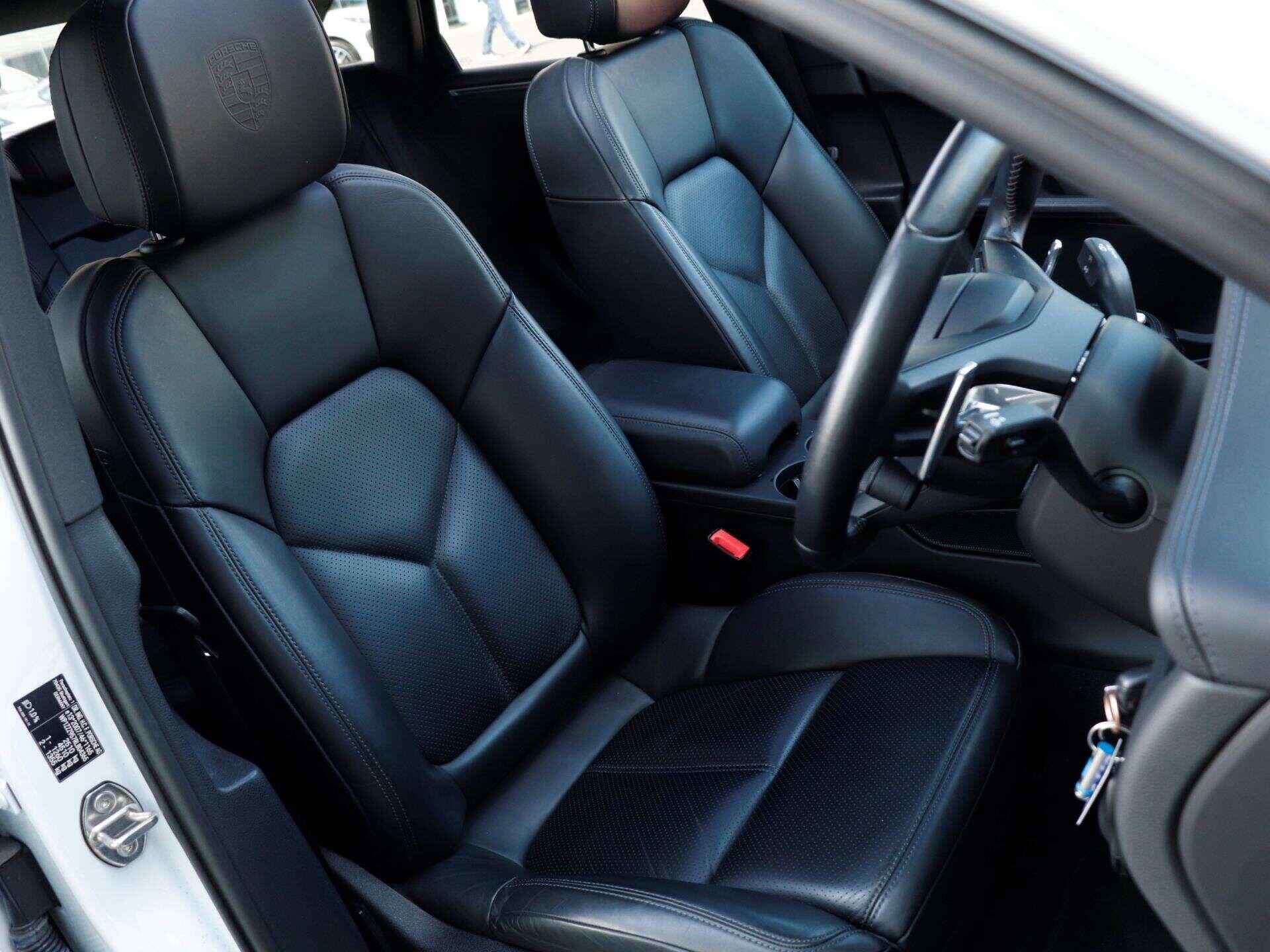 Porsche Macan view 23