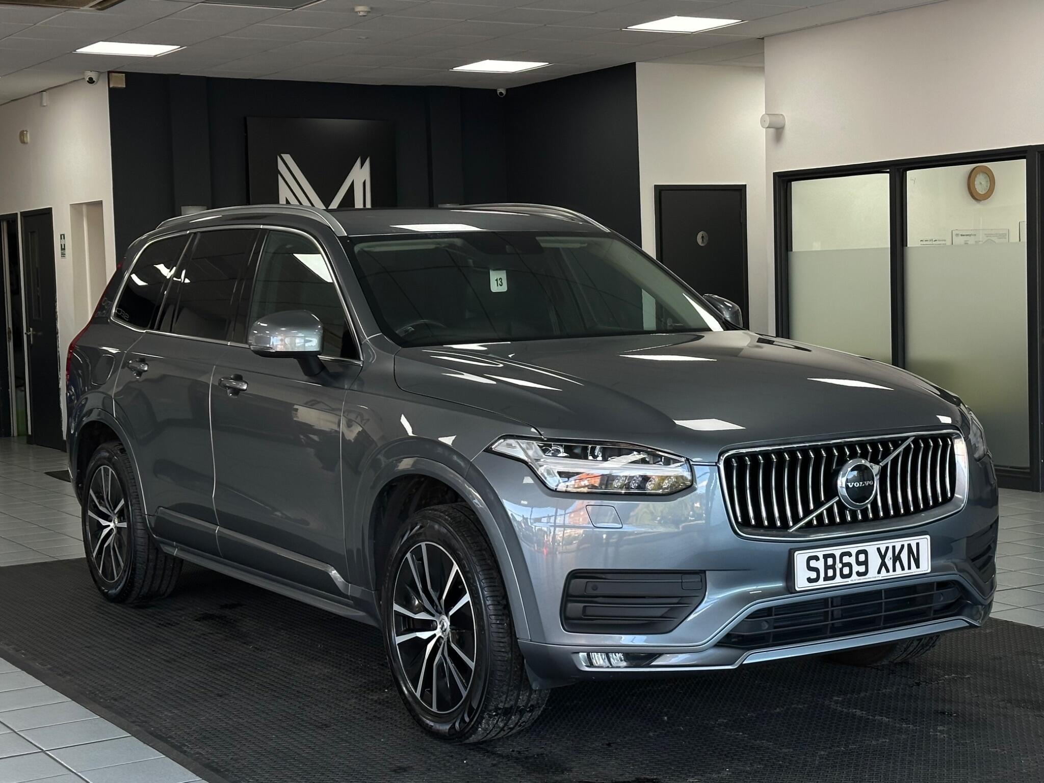 Volvo XC90 view 3