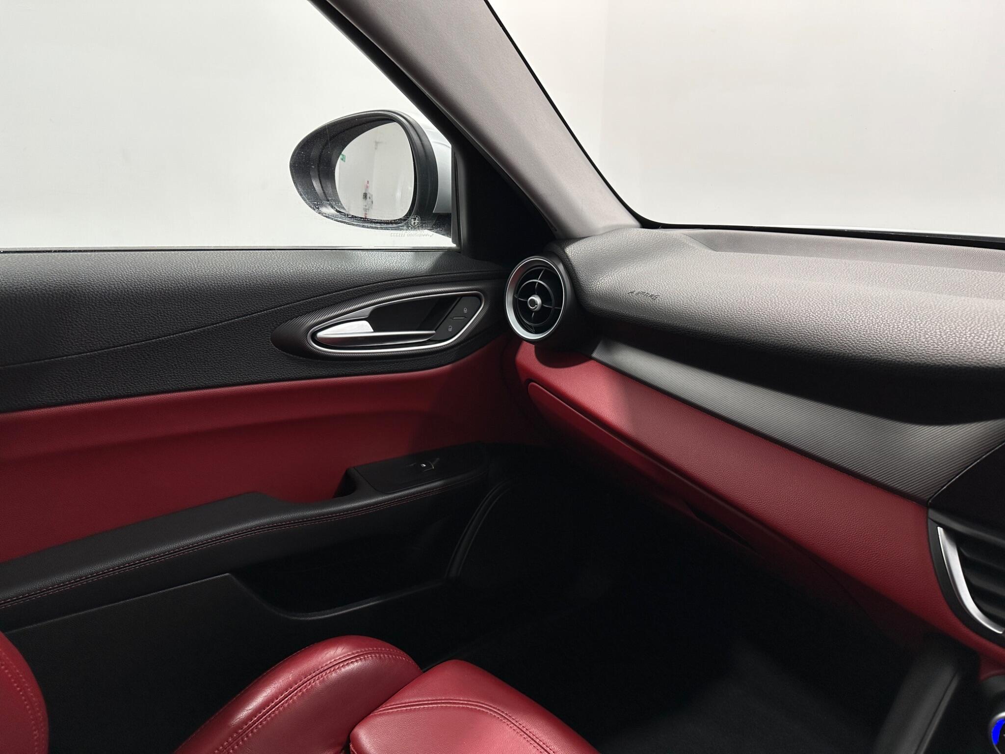 Alfa Romeo Giulia view 27