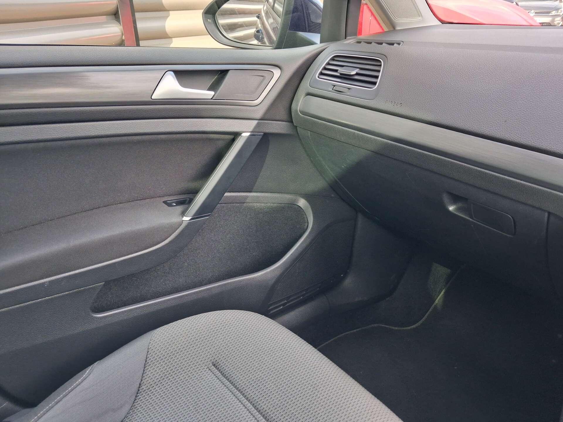 Volkswagen Golf view 31