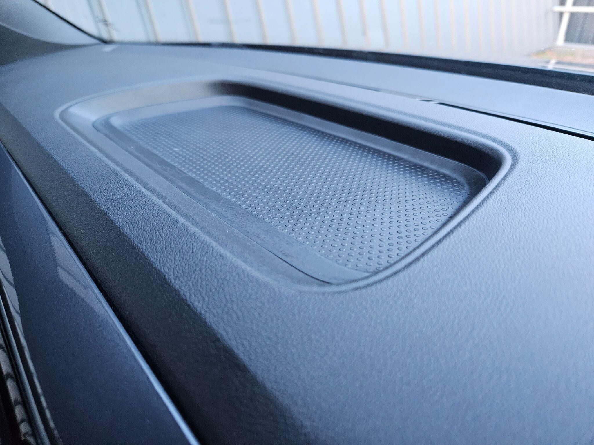 2012 Volkswagen Beetle image 35