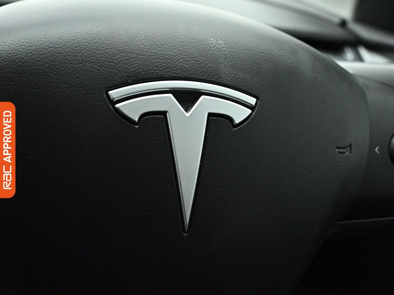 Tesla Model Y view 25