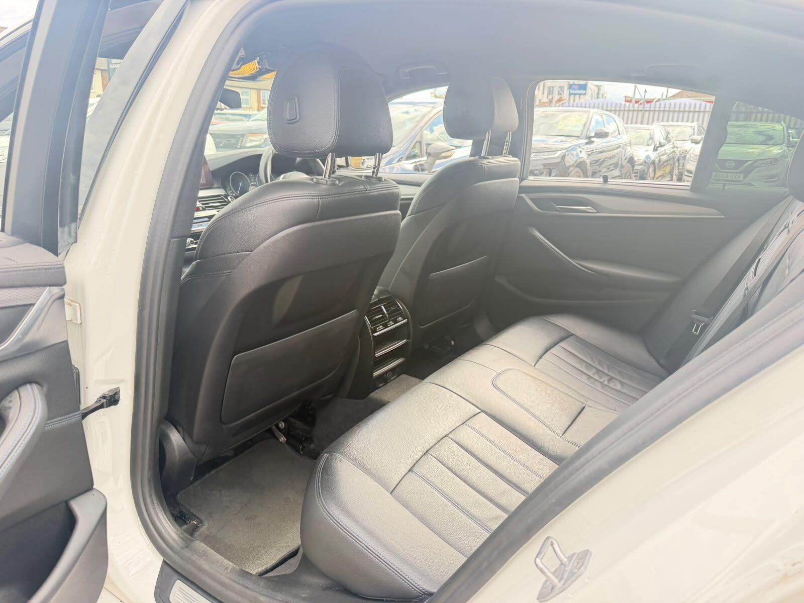 BMW 5 Series view 19
