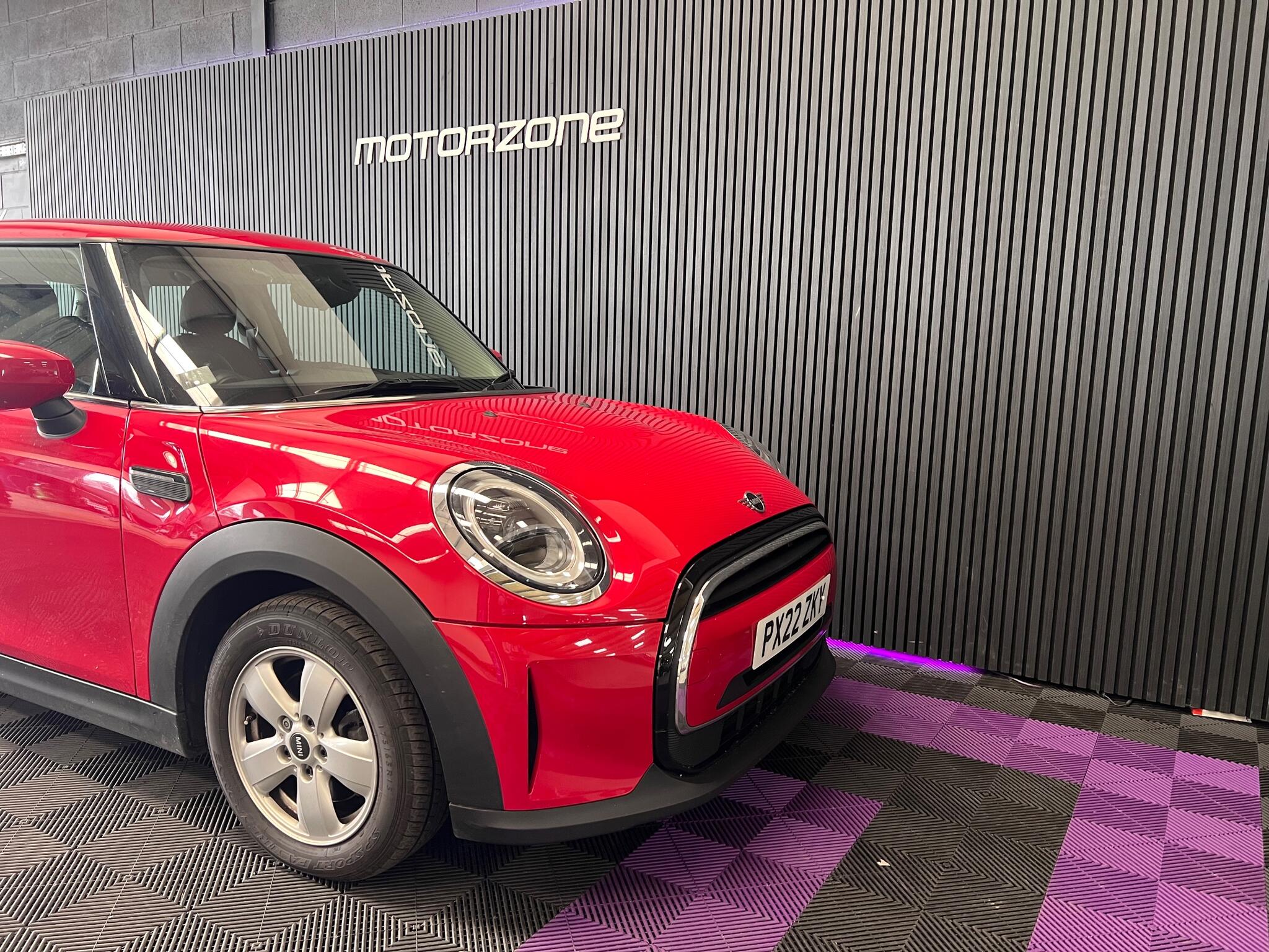 Mini Hatch view 7