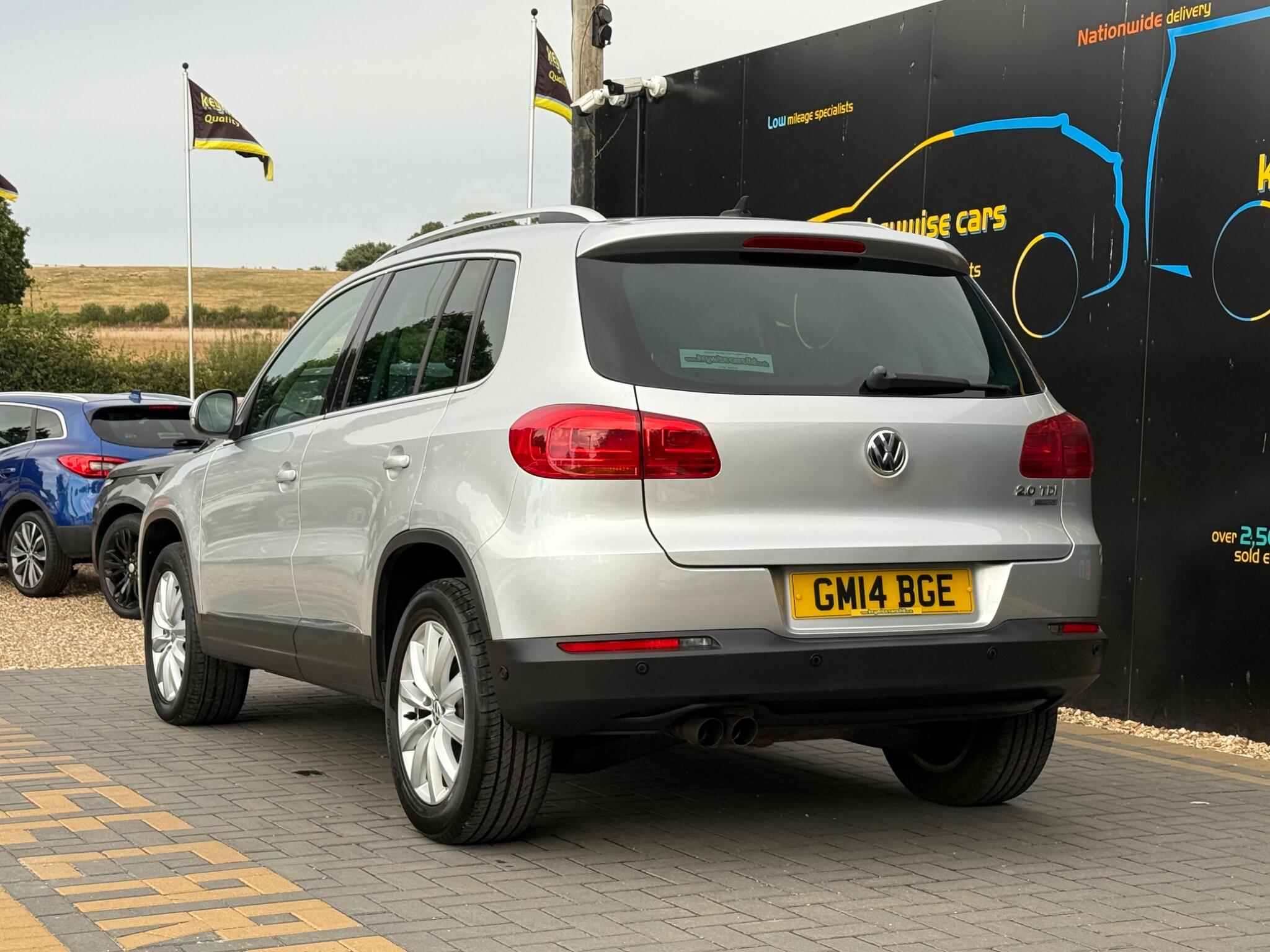 Volkswagen Tiguan view 3