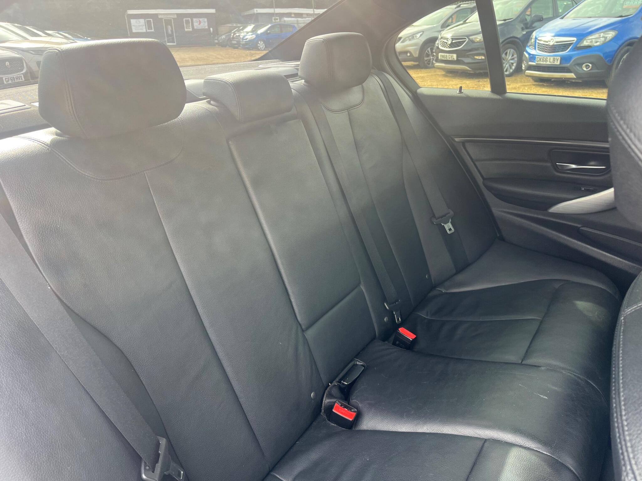 BMW 3 Series view 20