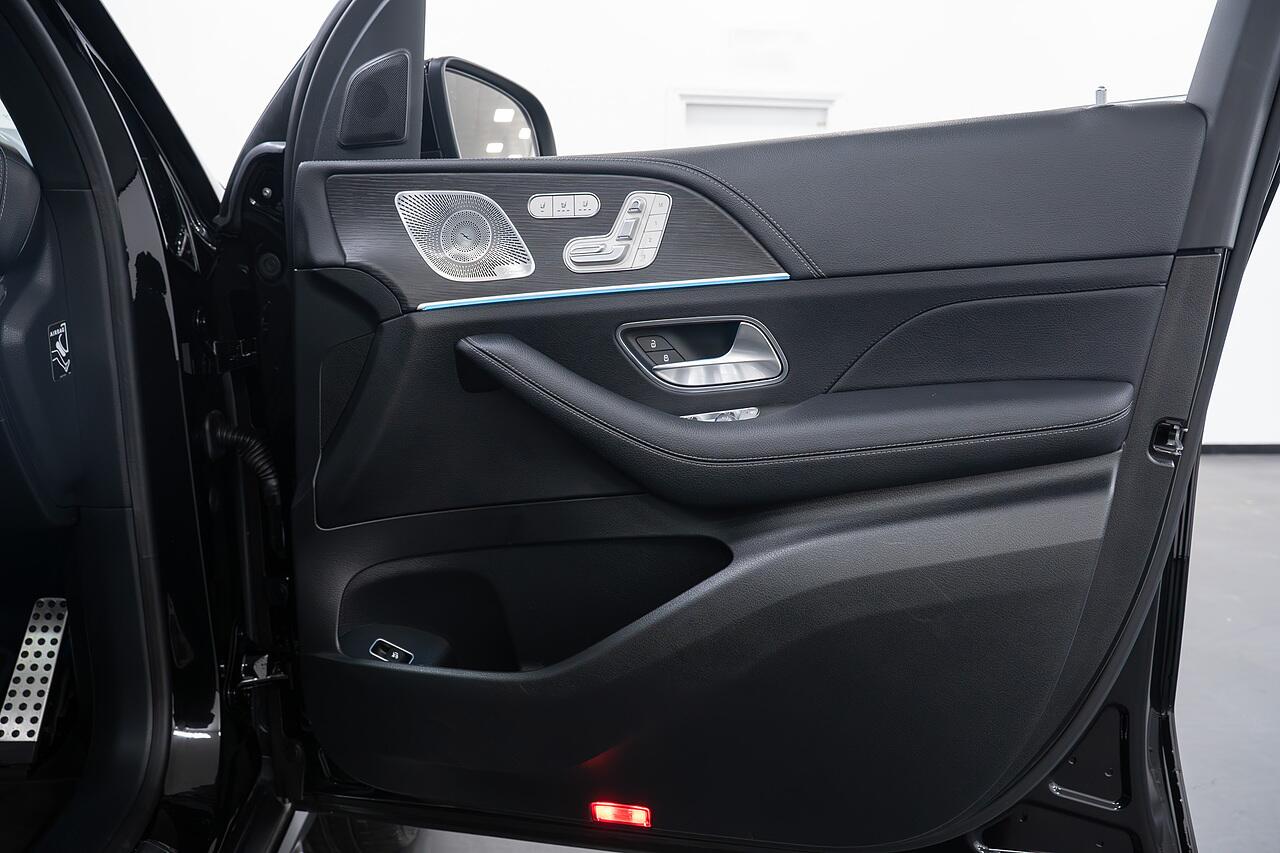 Mercedes-Benz GLS view 7