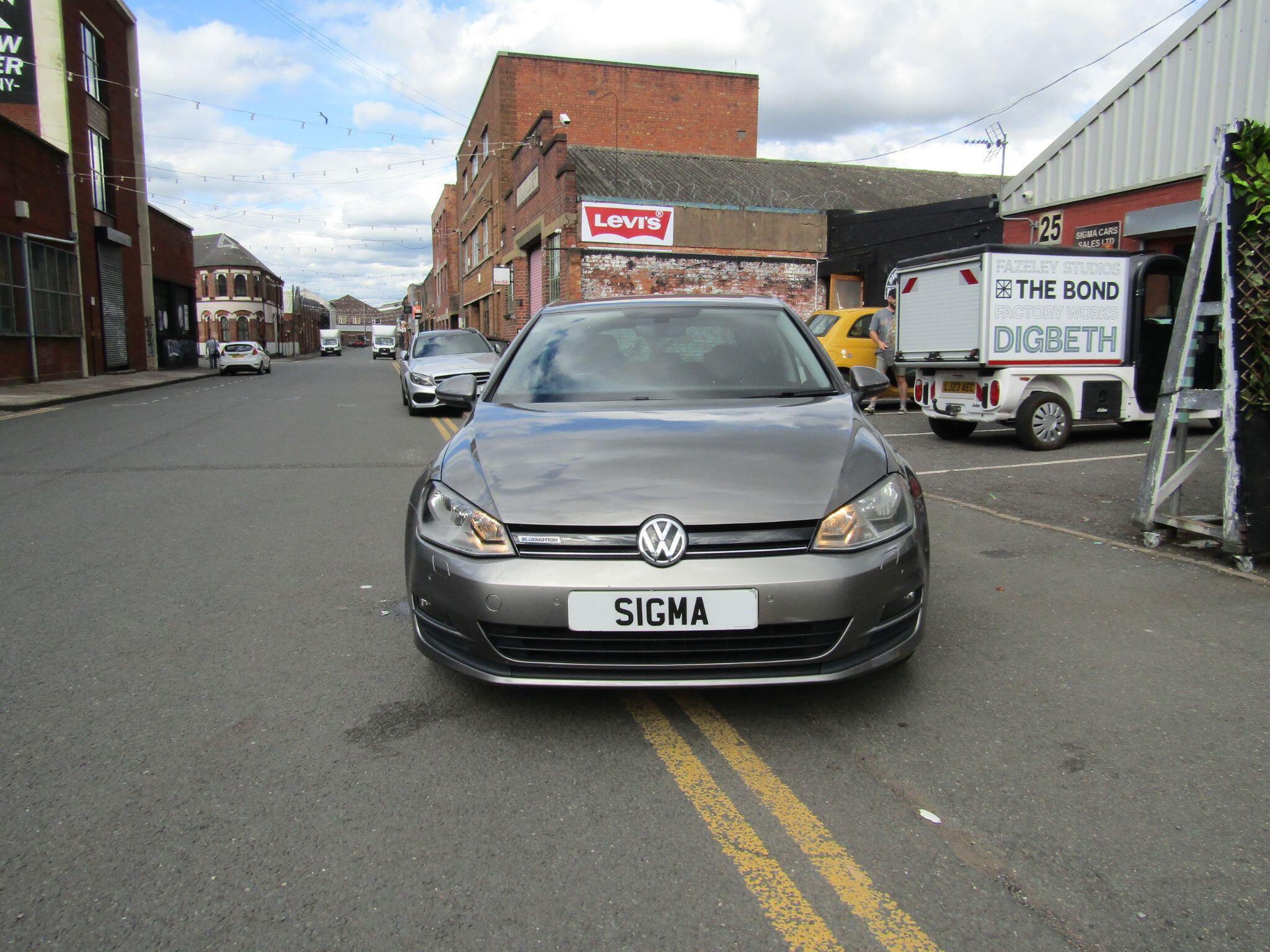Volkswagen Golf view 2