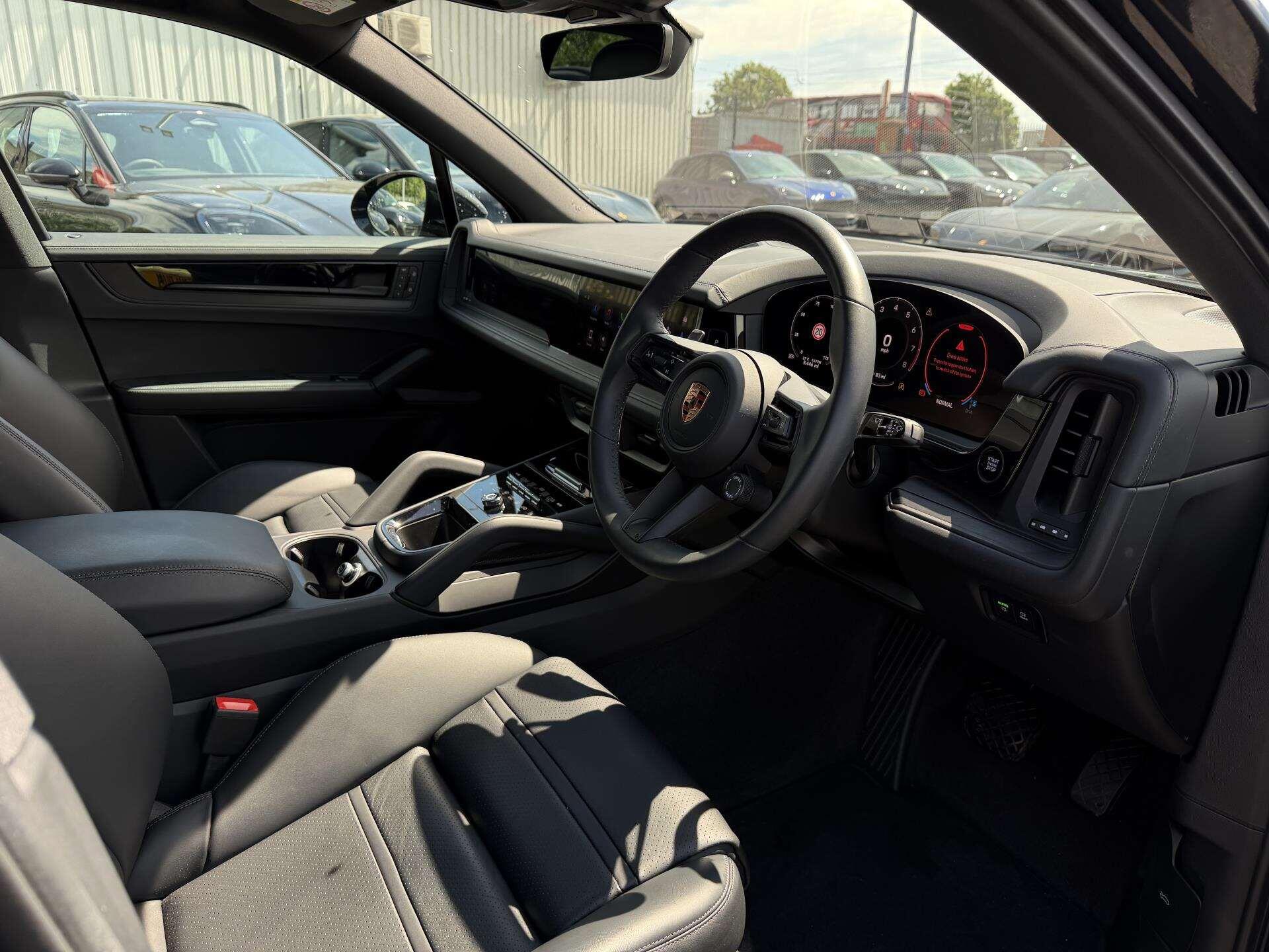 Porsche Cayenne view 11