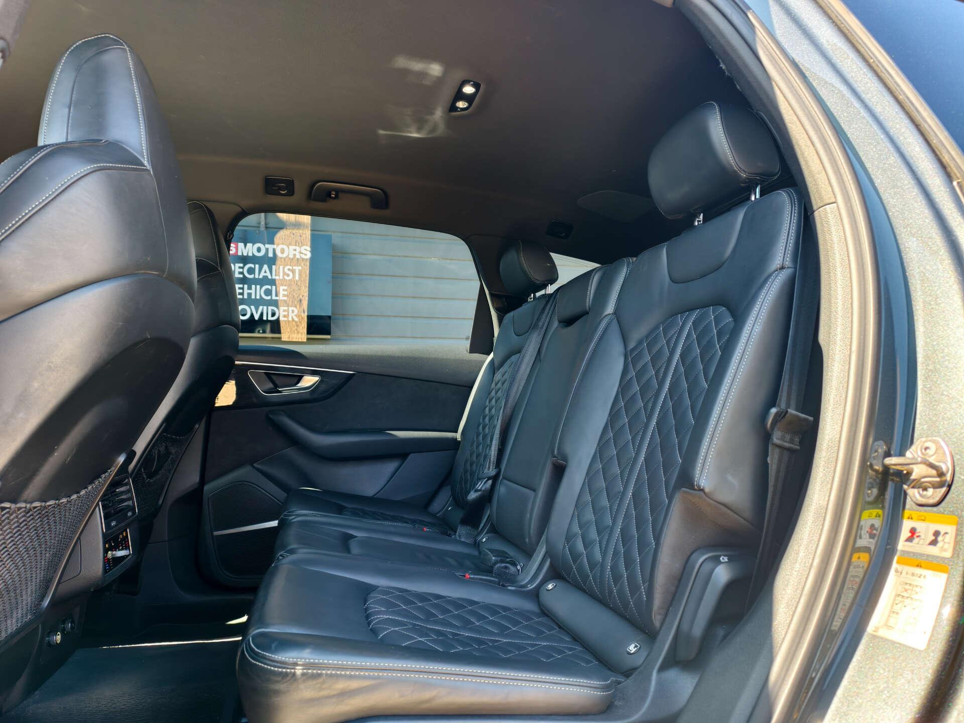 Audi SQ7 view 31
