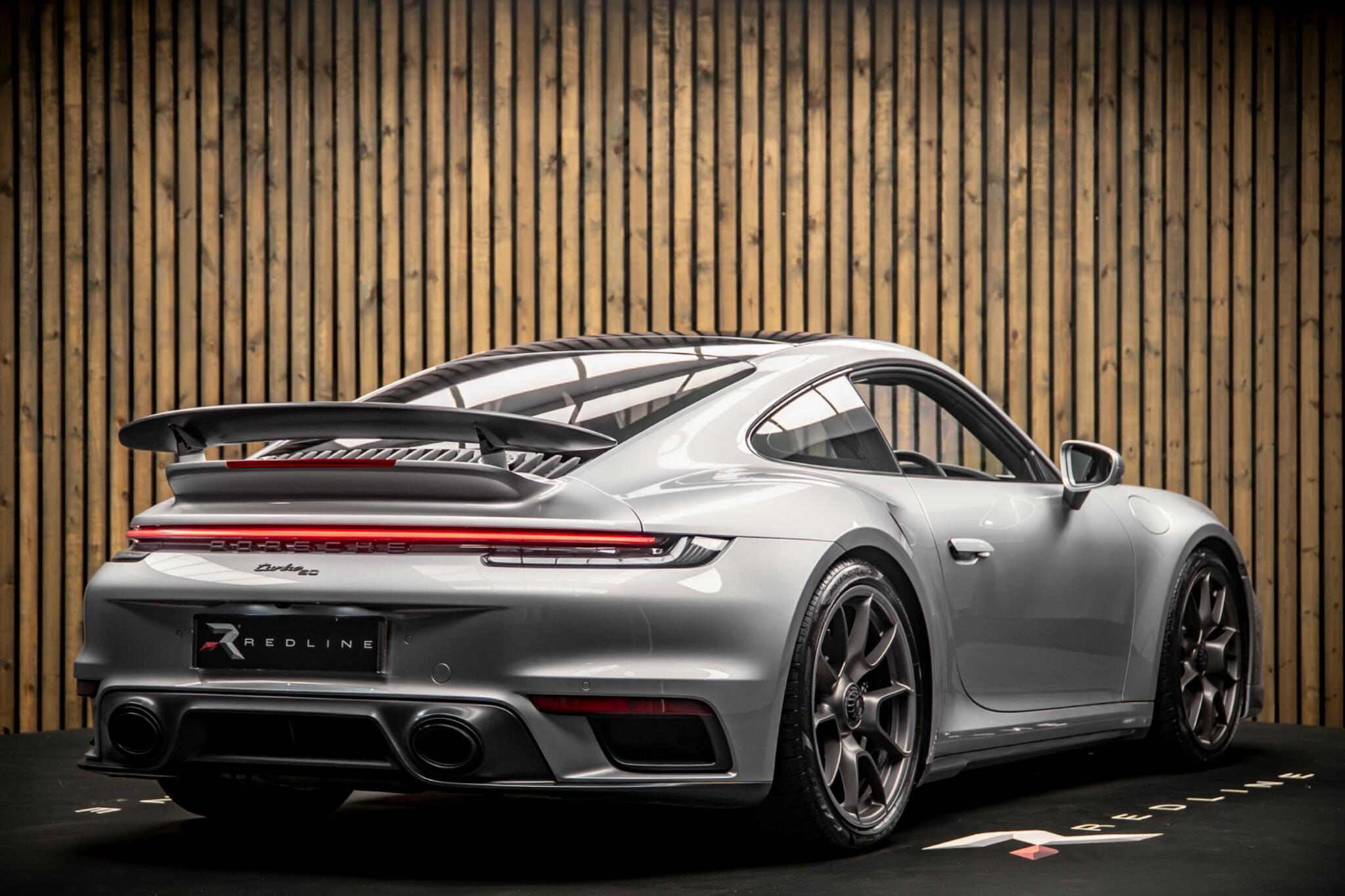 Porsche 911 view 4