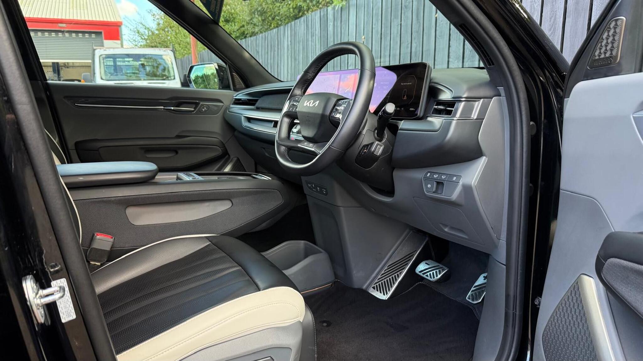 Kia EV9 view 22