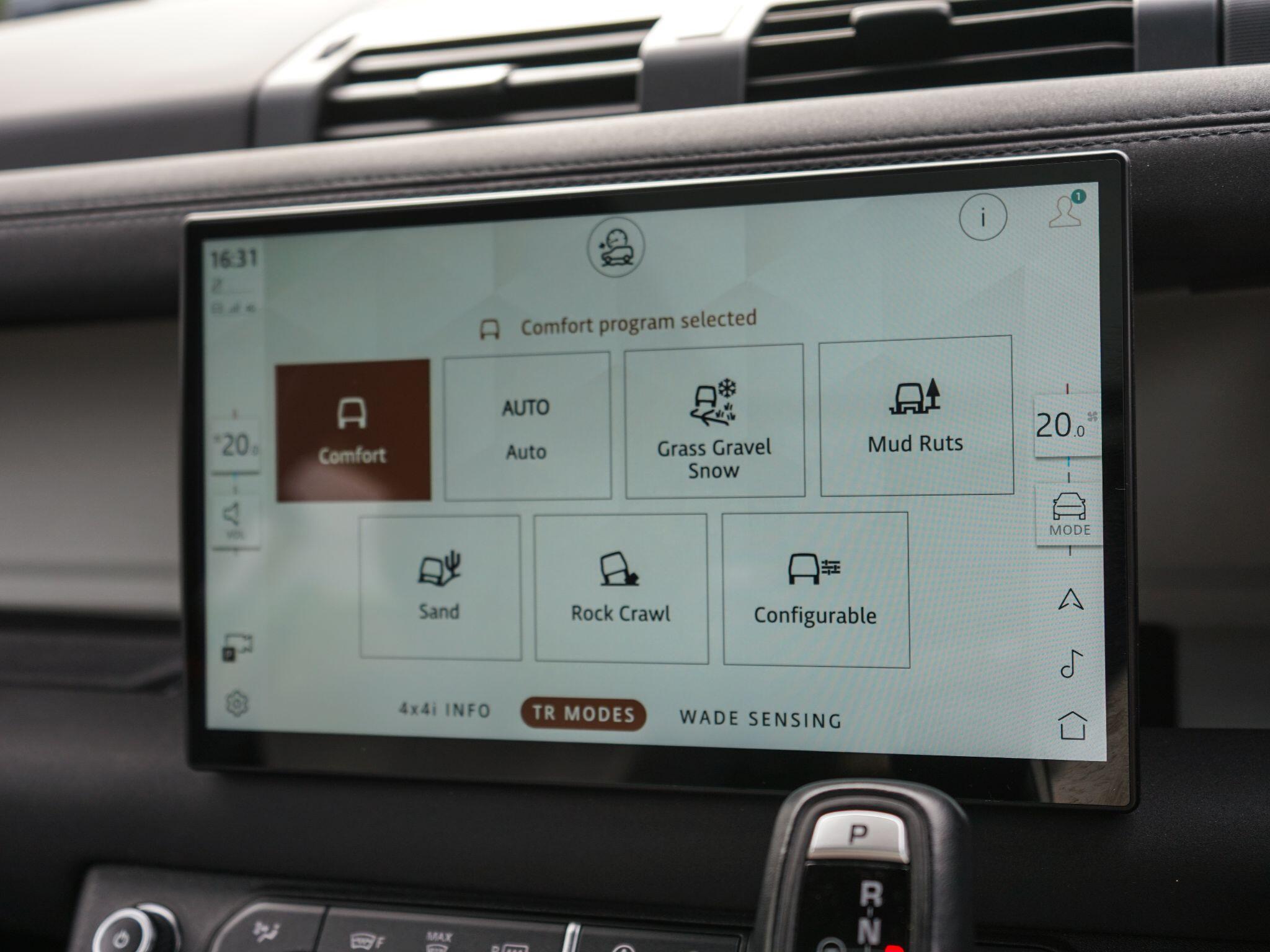 Land Rover Defender view 27
