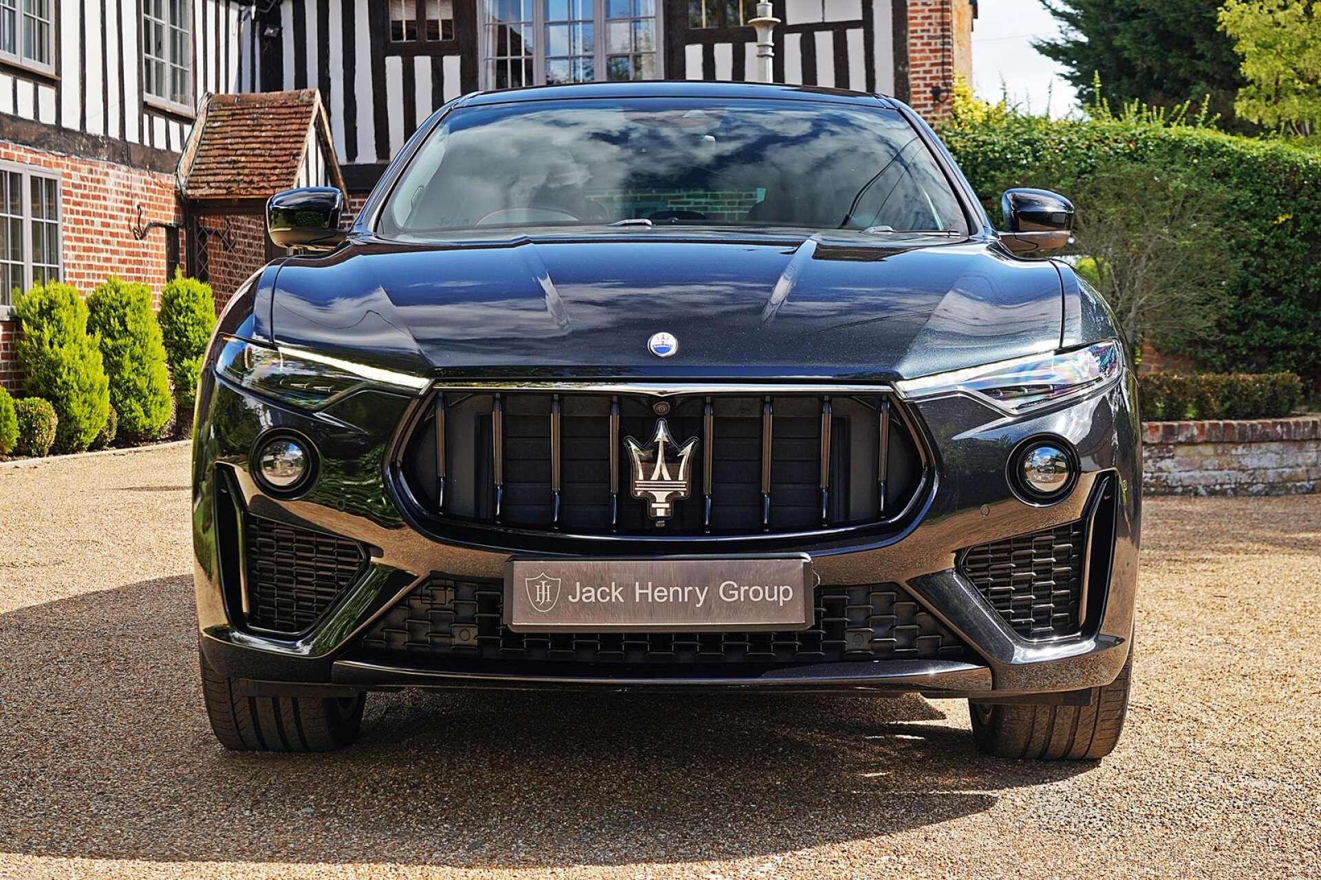 Maserati Levante view 10