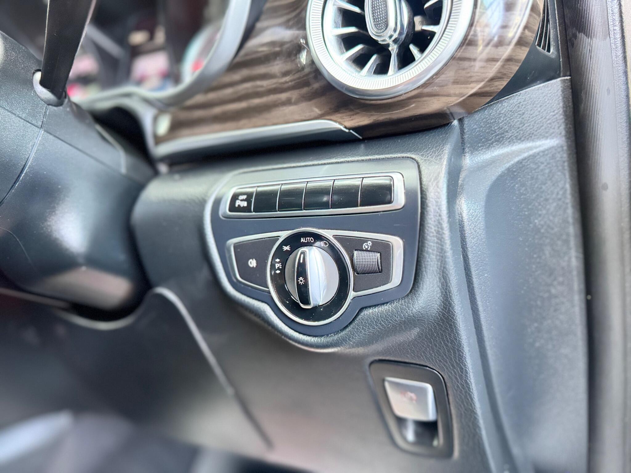 Mercedes-Benz V-Class view 41