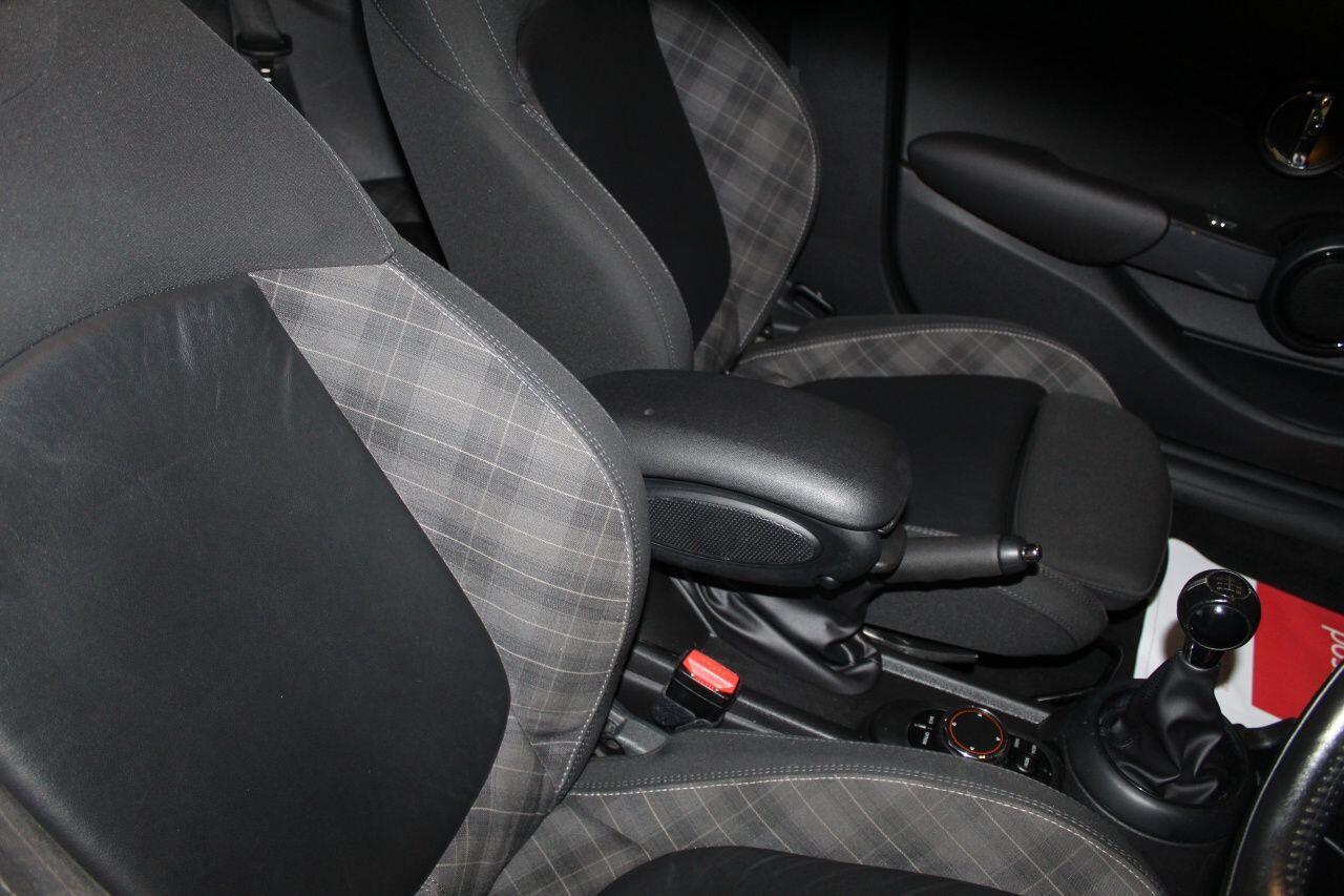 Mini Hatch view 42