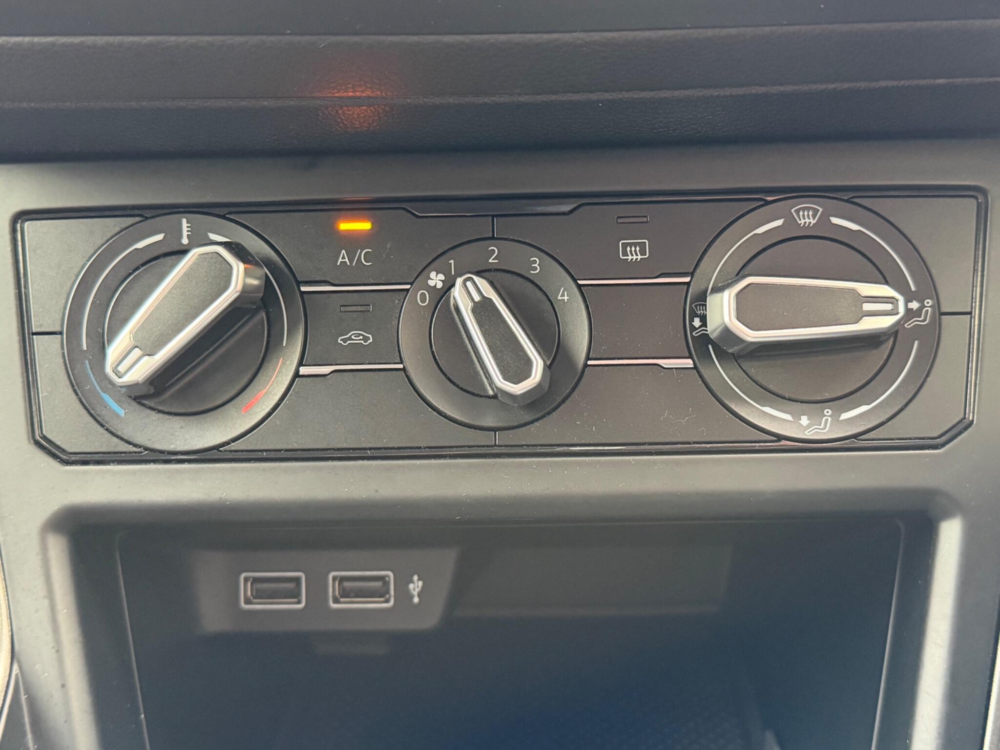 Volkswagen Polo view 28