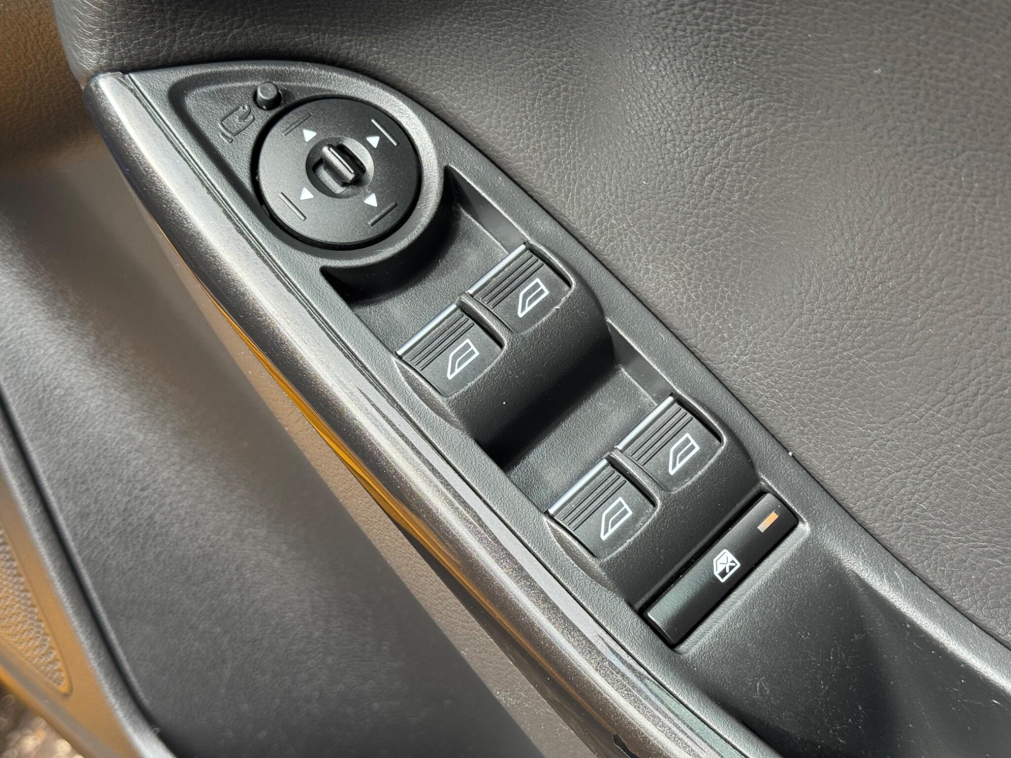 Ford Focus view 16