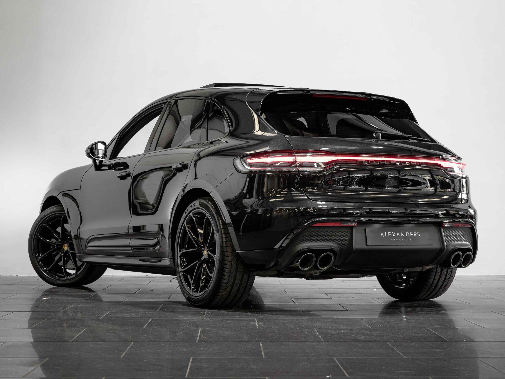 Porsche Macan view 8