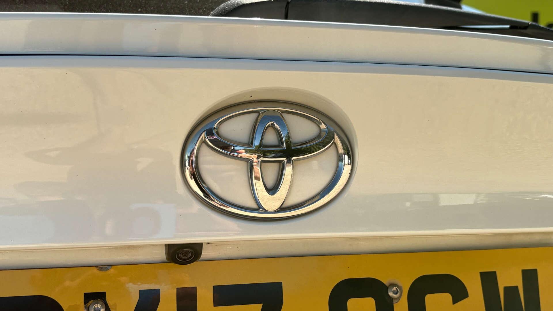 Toyota C-HR view 43
