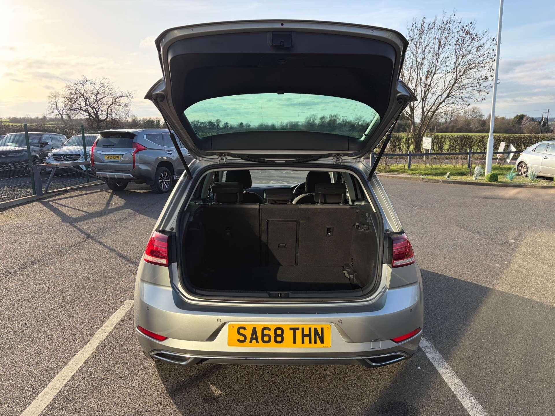 Volkswagen Golf view 24