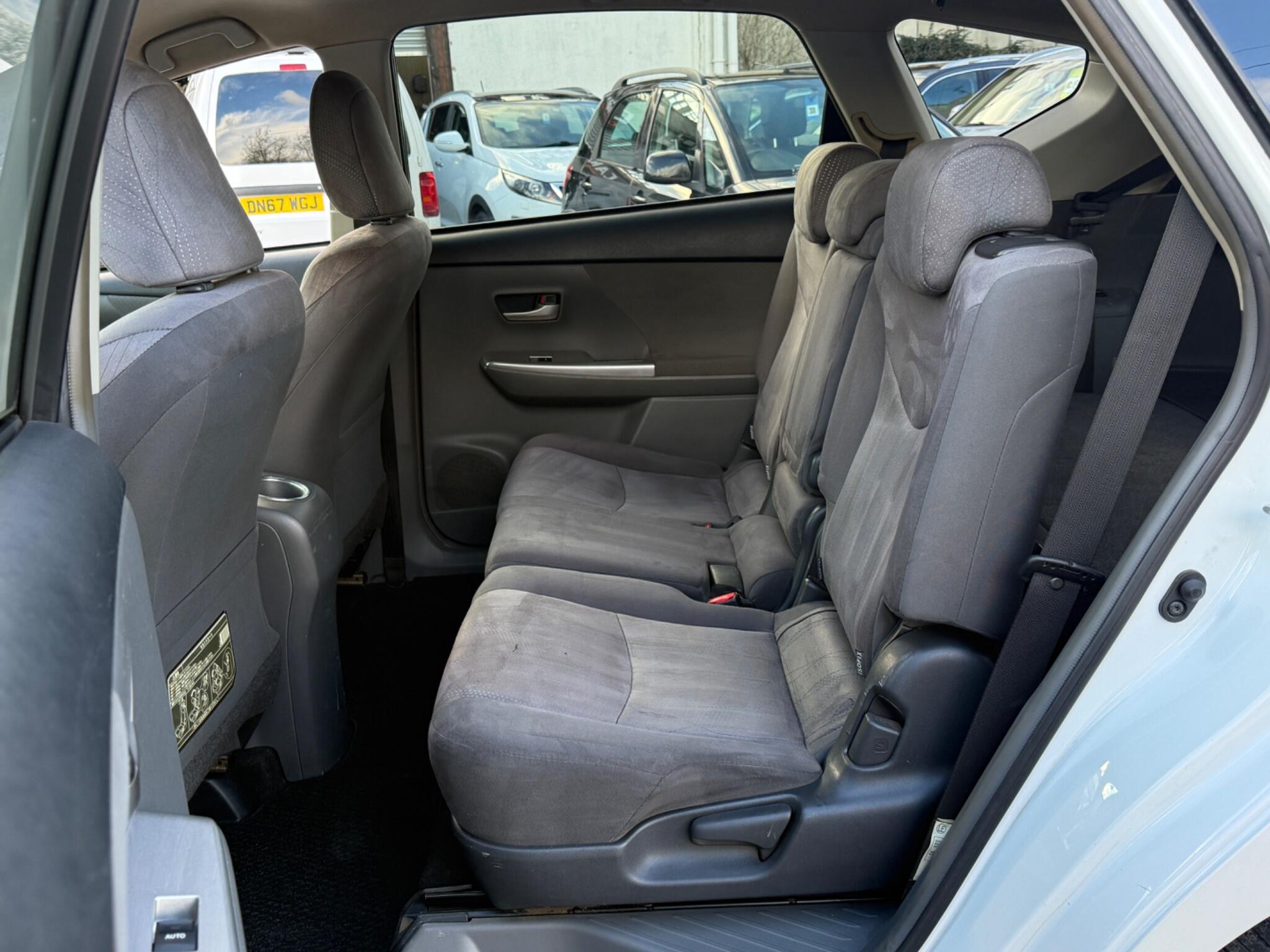 Toyota Prius+ - Image 58