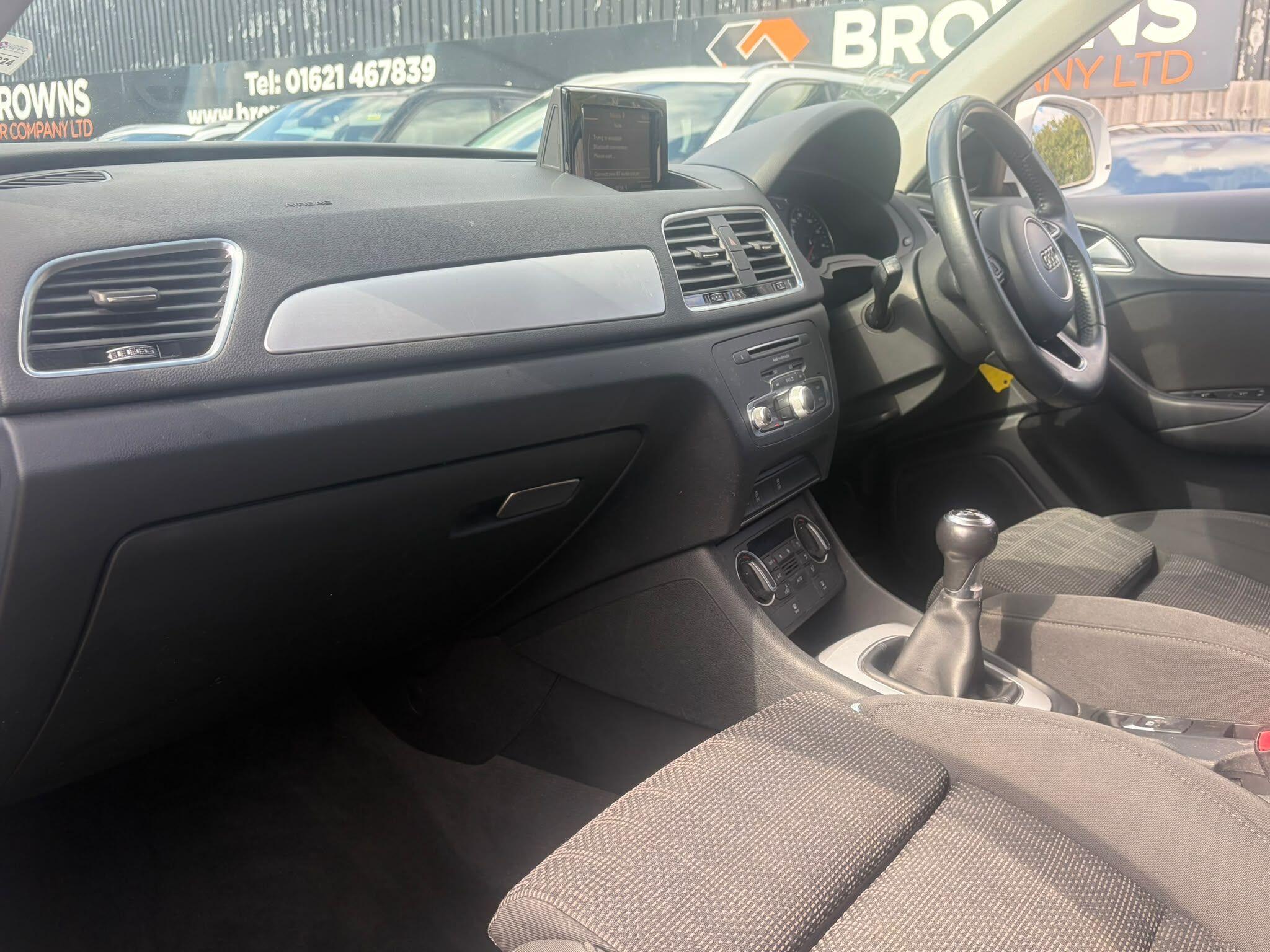 Audi Q3 view 20