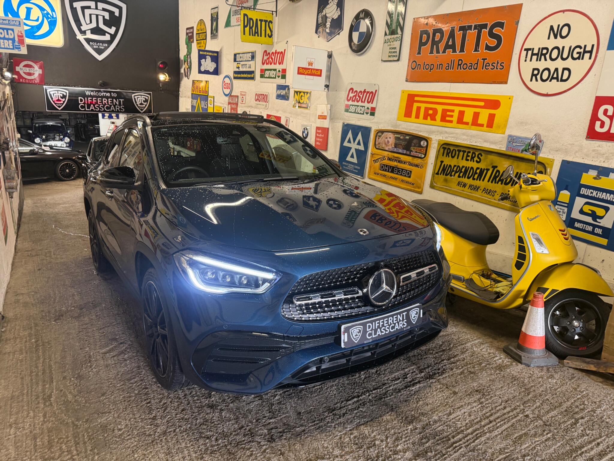 Mercedes-Benz GLA view 8