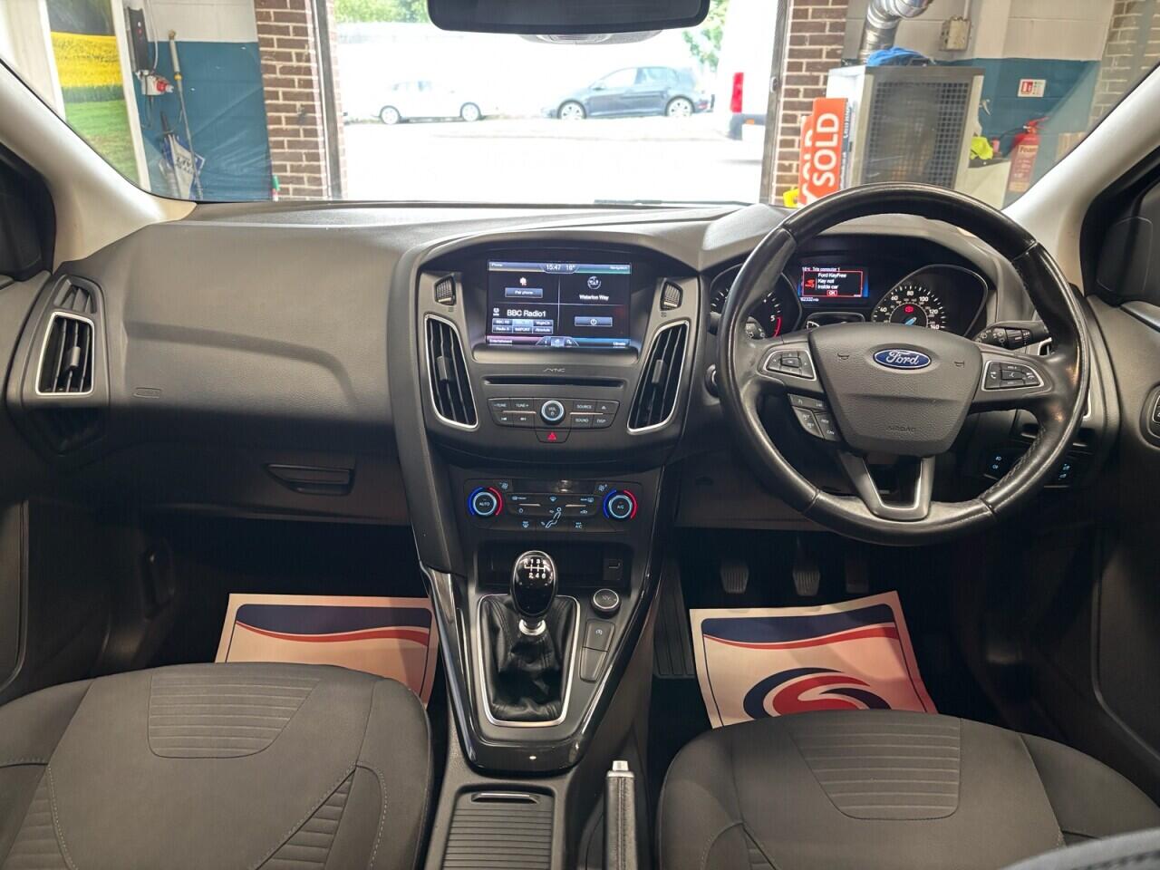Ford Focus view 18