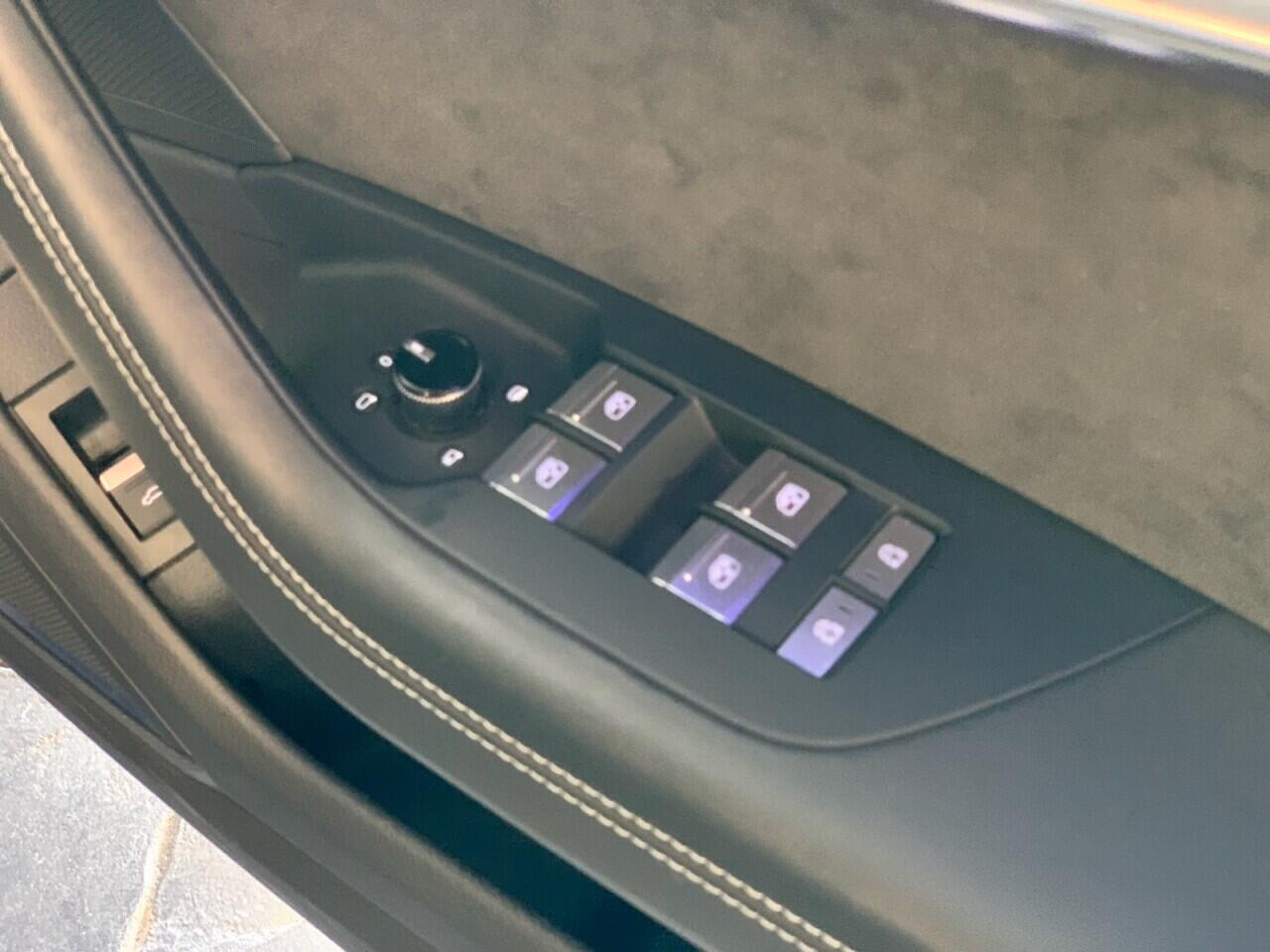 Audi S6 Avant view 39