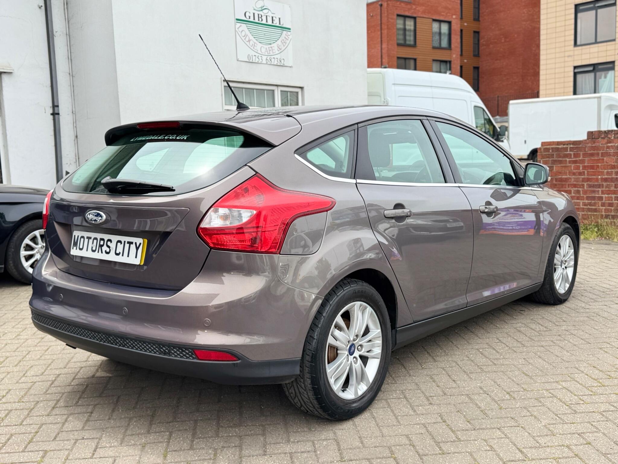 Ford Focus view 10