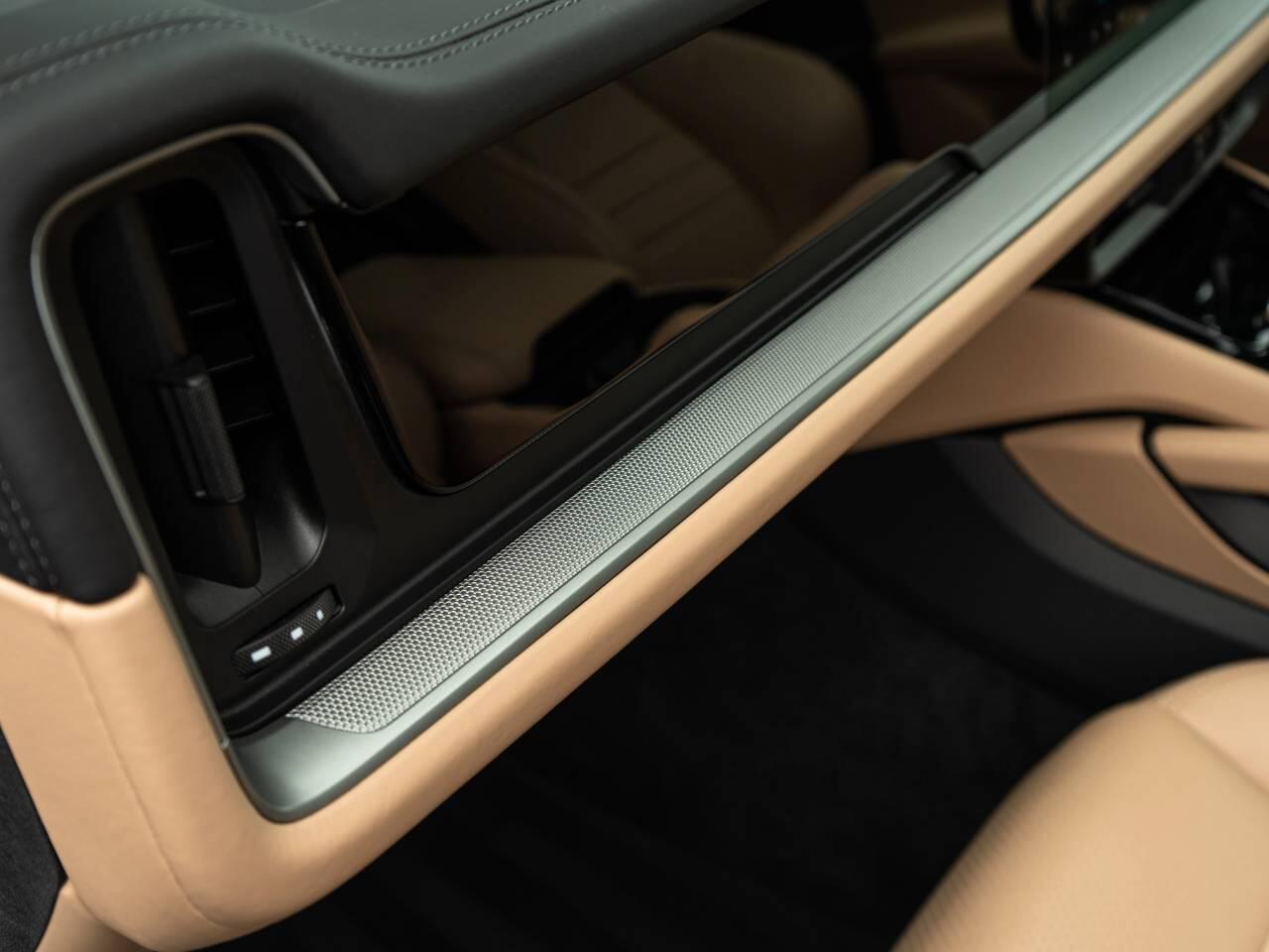 Porsche Cayenne view 26