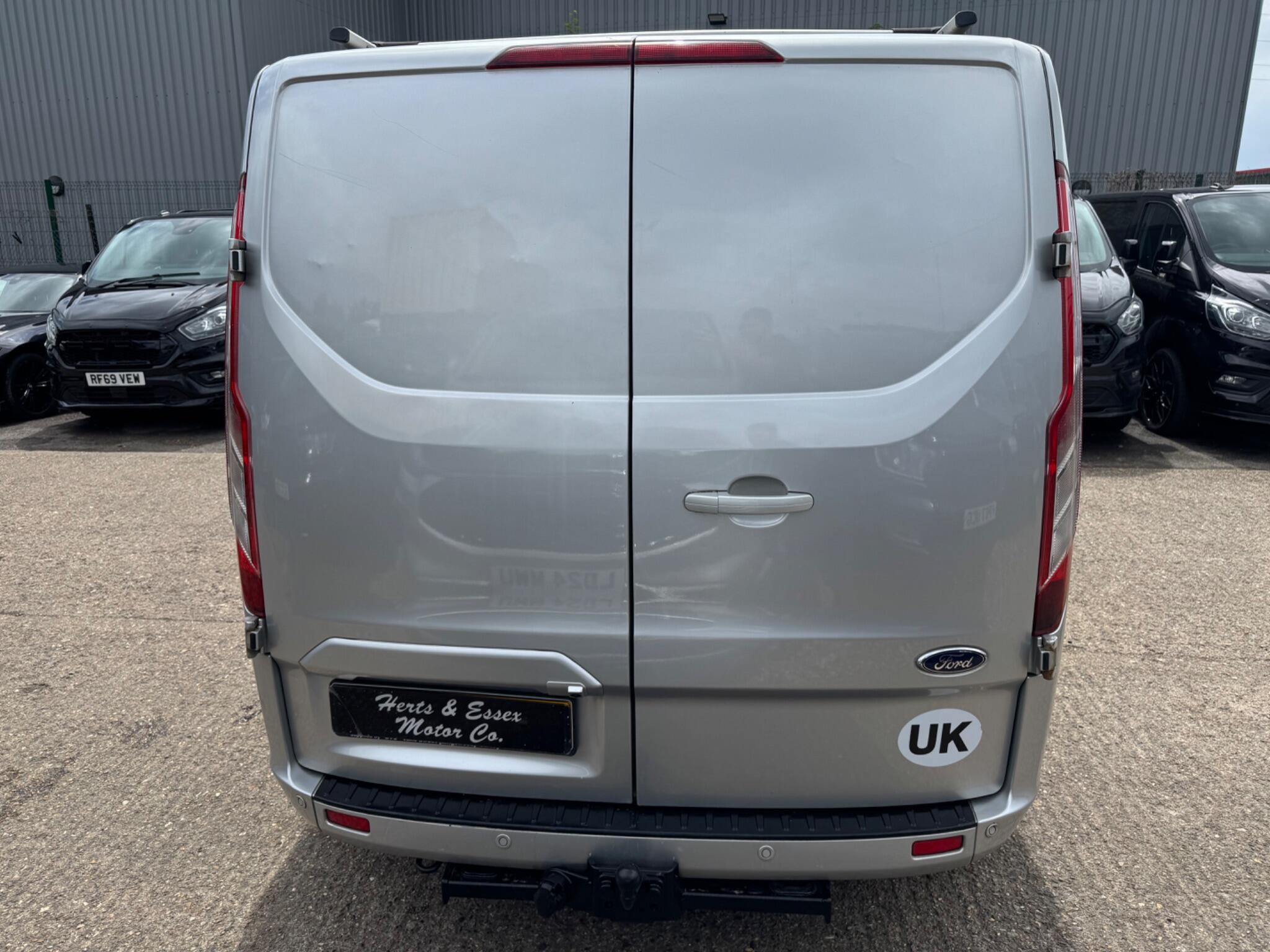 Ford Transit Custom view 9