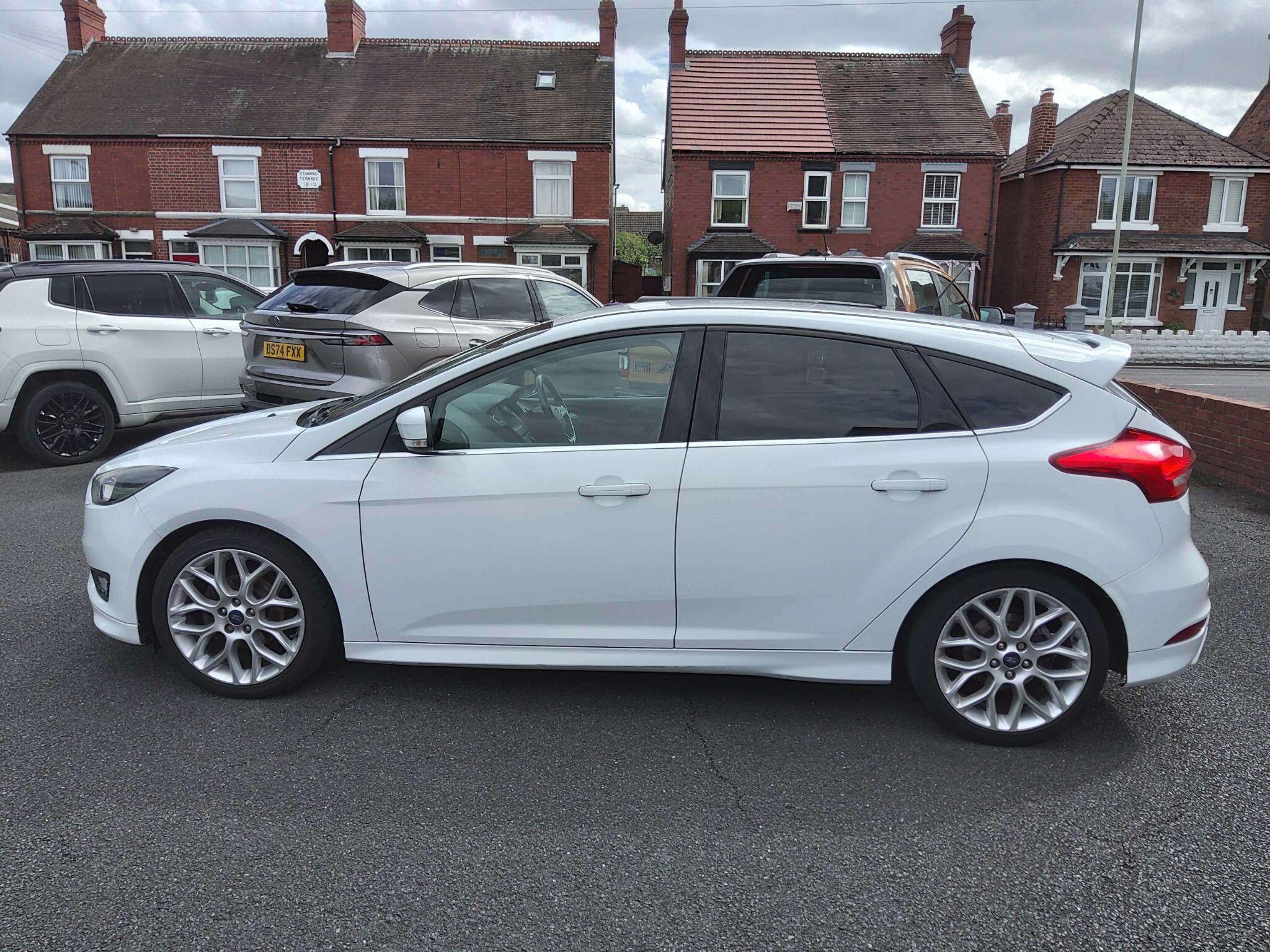 Ford Focus view 3