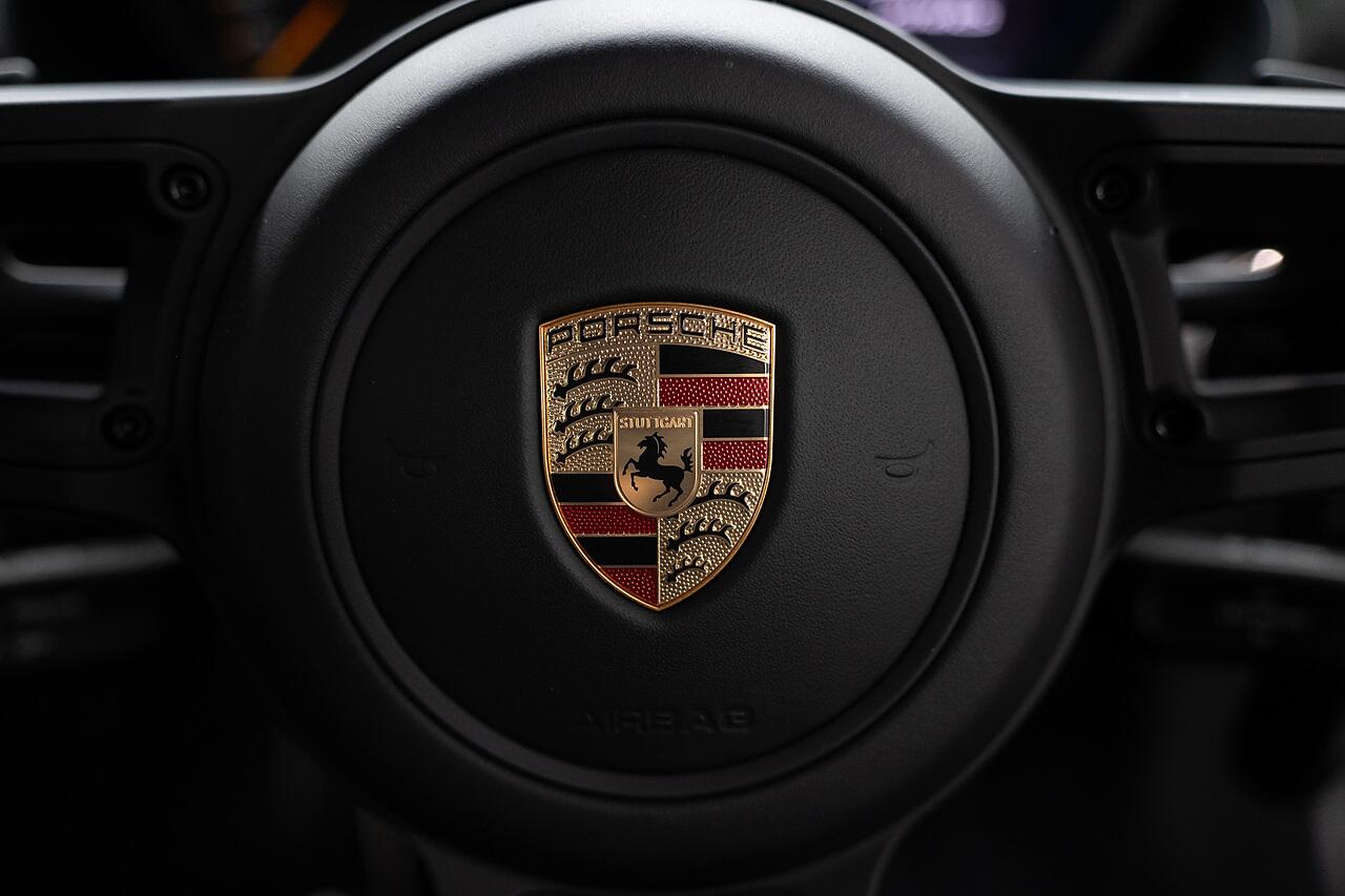 Porsche Cayman view 7