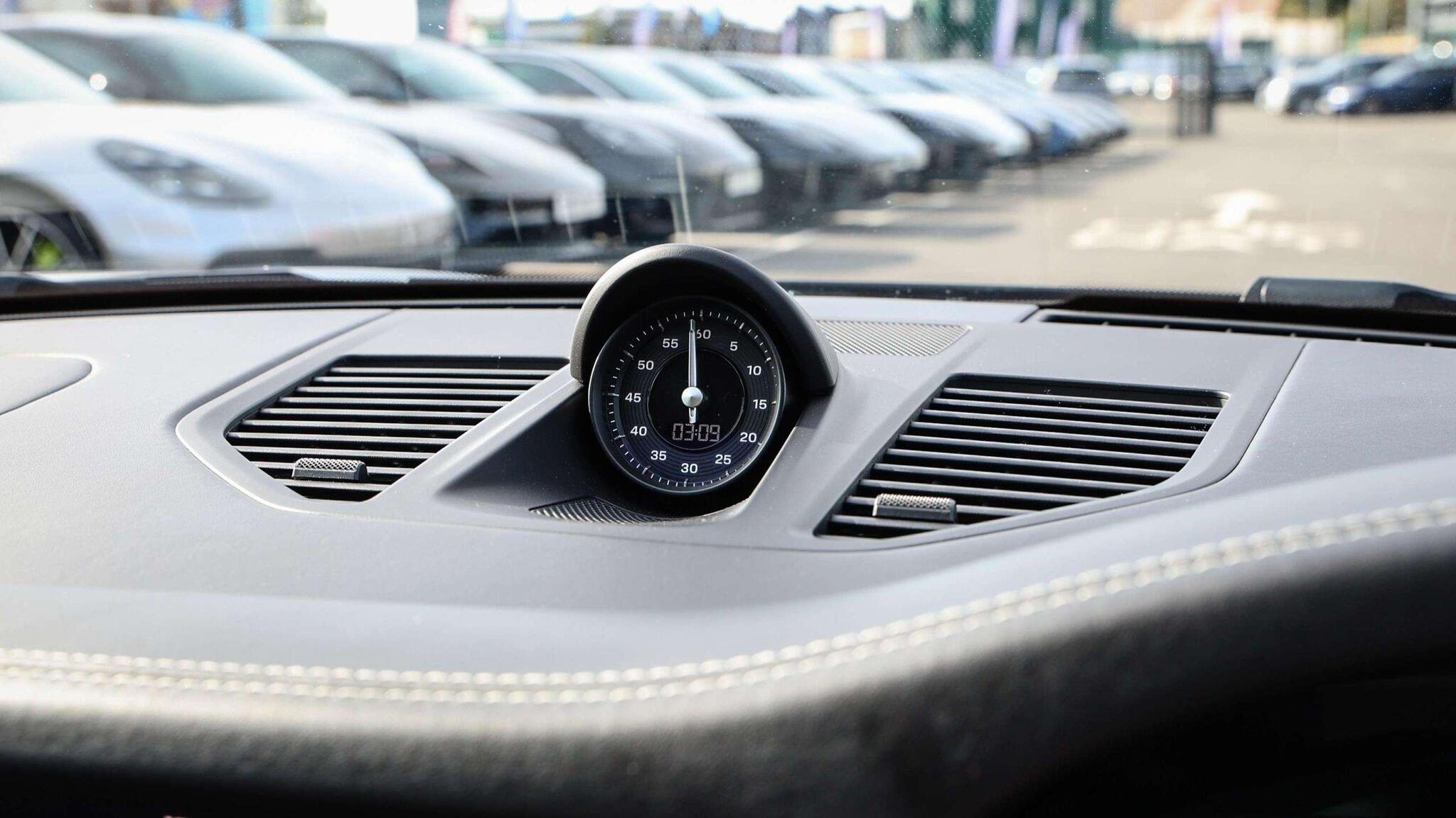 Porsche 911 view 17
