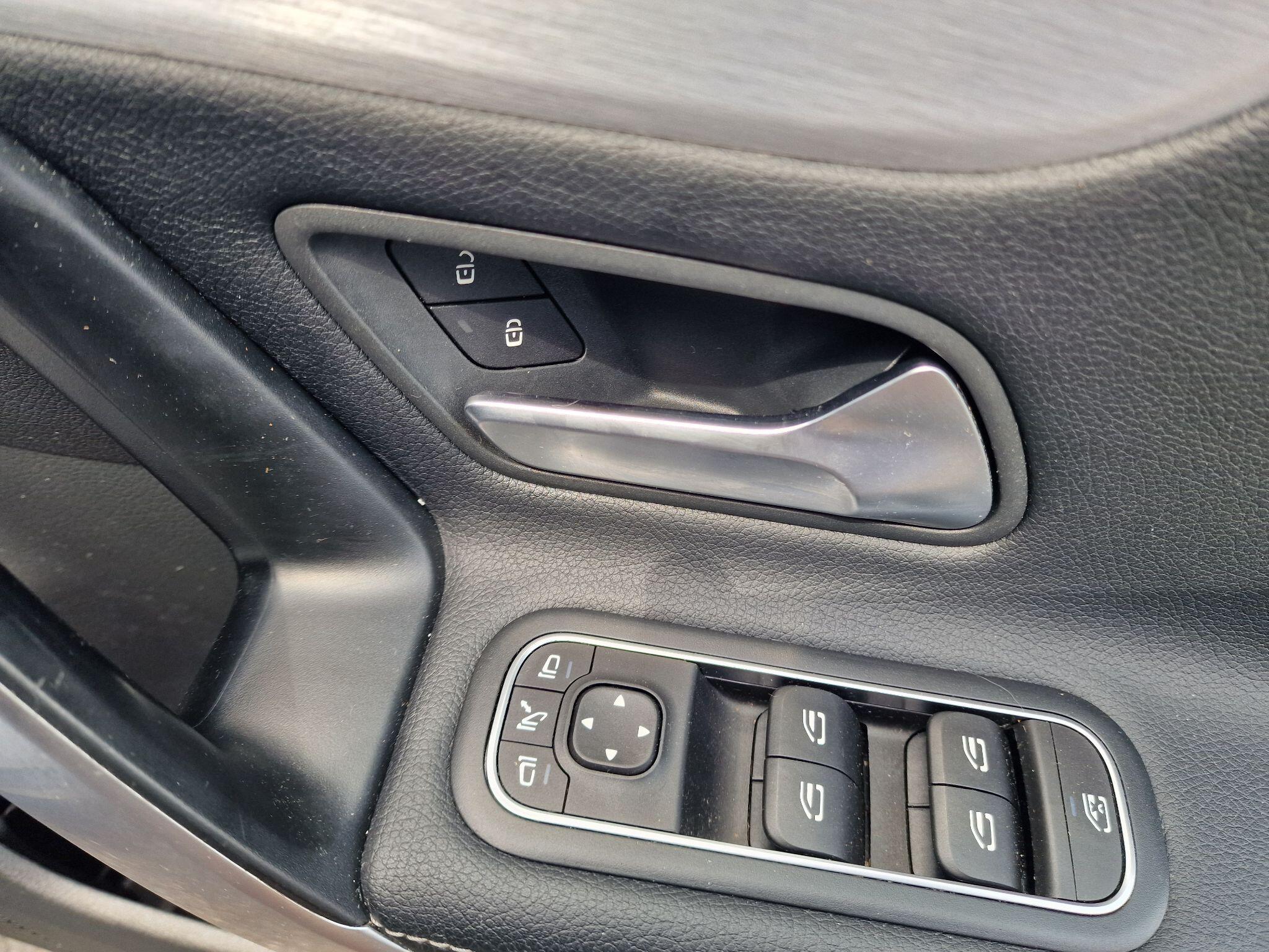 Mercedes-Benz CLA view 32